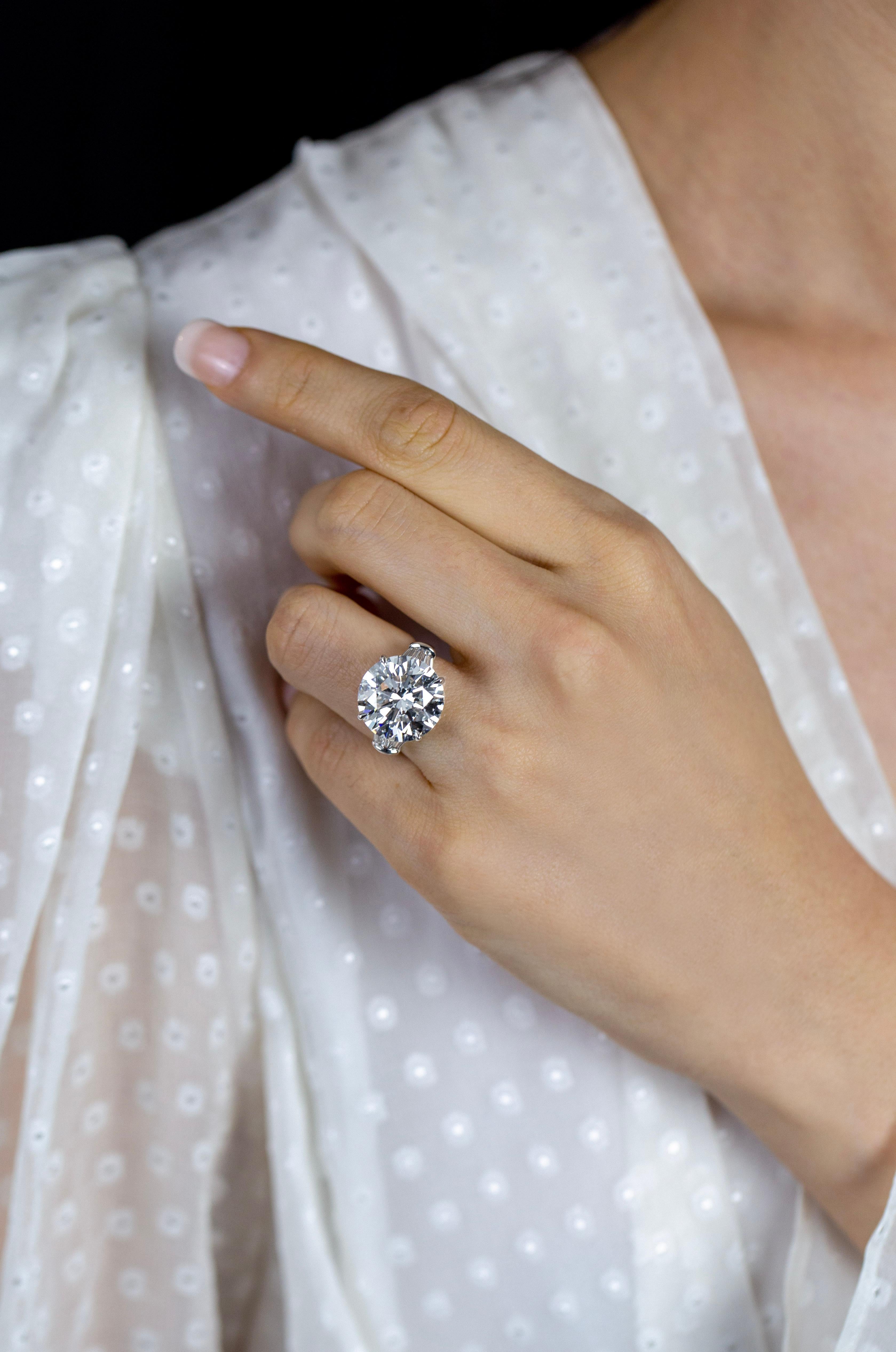 Verlobungsring mit GIA-zertifiziertem 12,03 Karat rundem Diamanten im Brillantschliff im Angebot 2