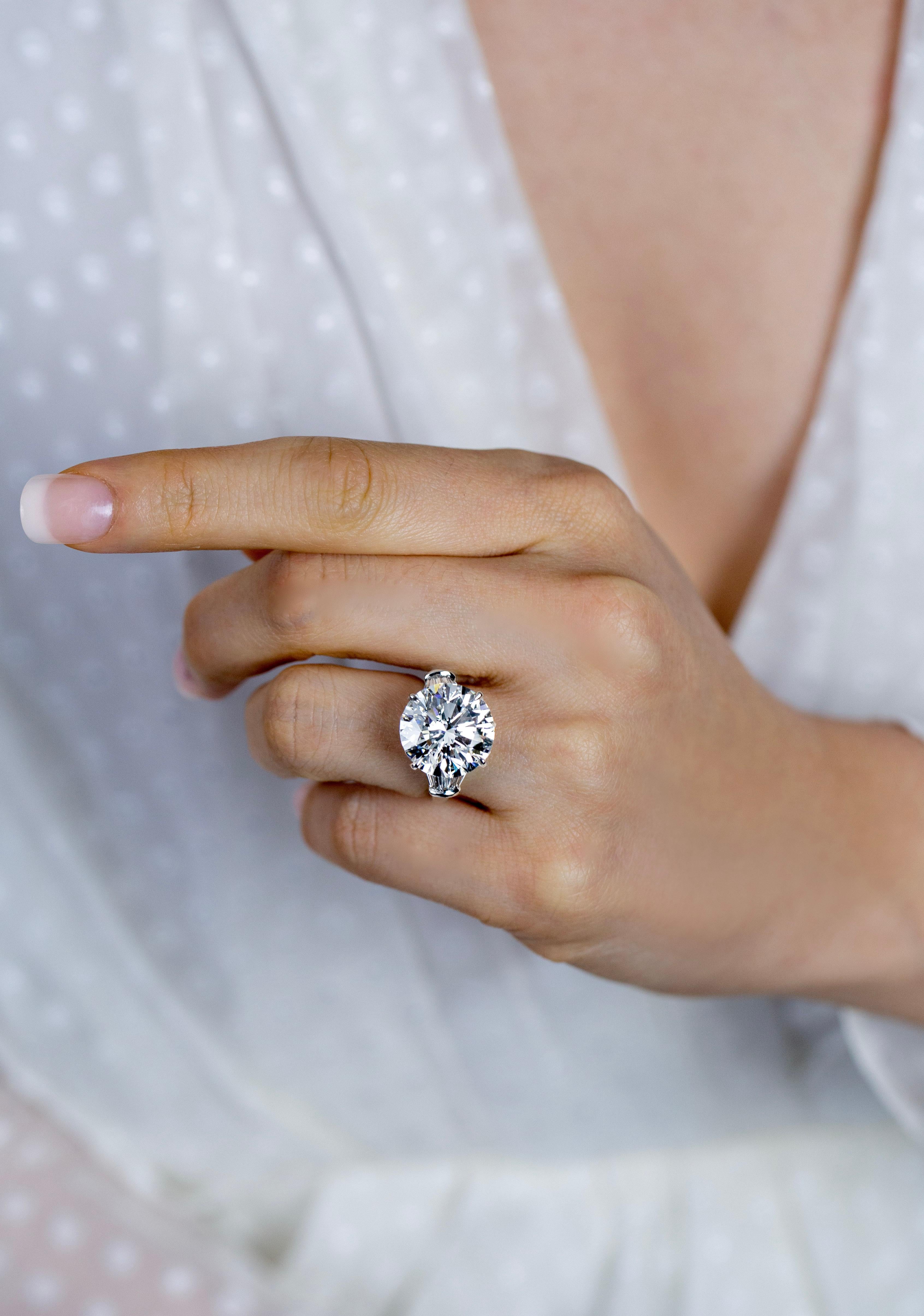 Verlobungsring mit GIA-zertifiziertem 12,03 Karat rundem Diamanten im Brillantschliff im Angebot 3