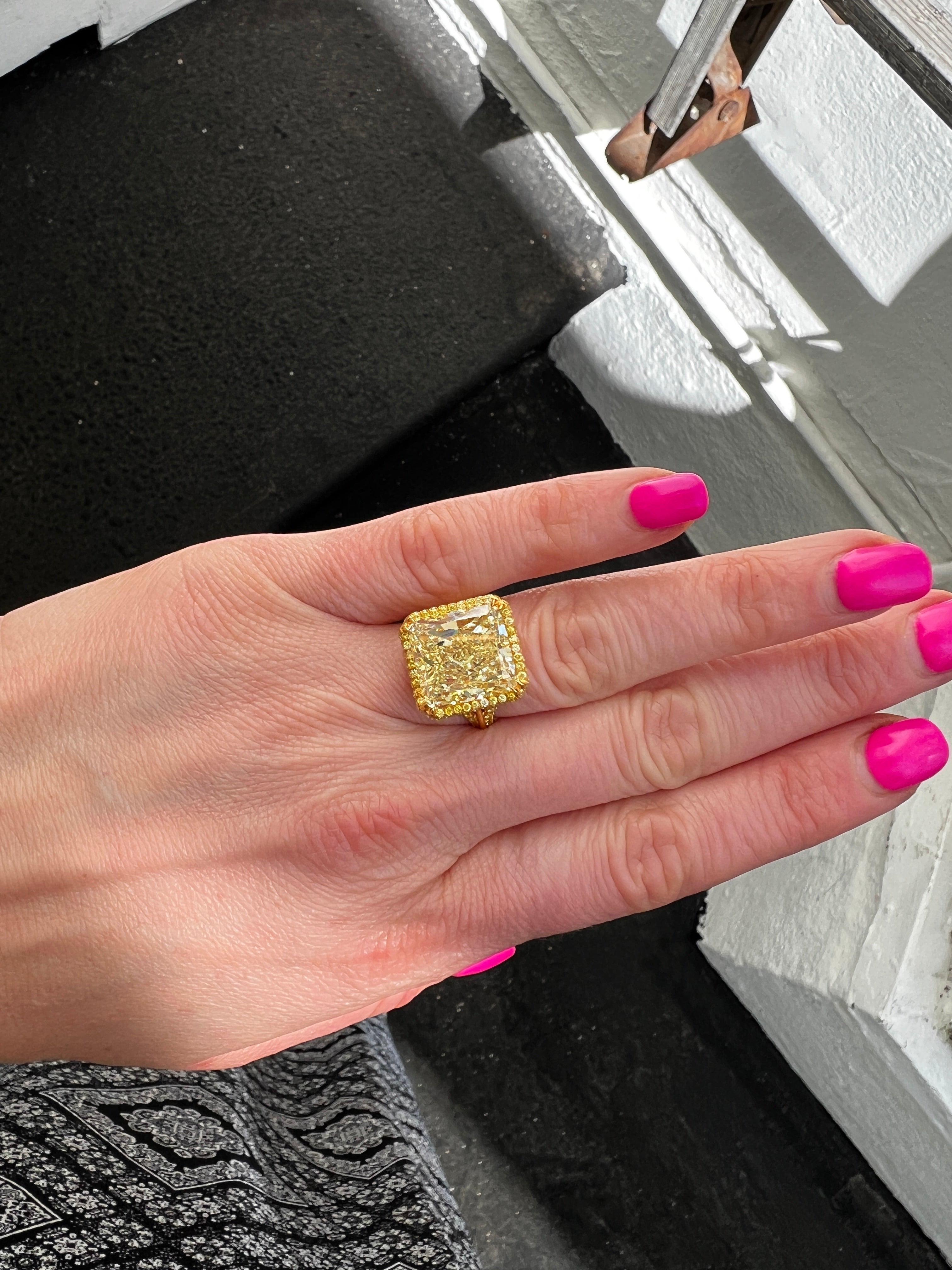 GIA-zertifizierter, 12,05-karätiger Fancy Gelber VVS2 Diamantring (Zeitgenössisch)