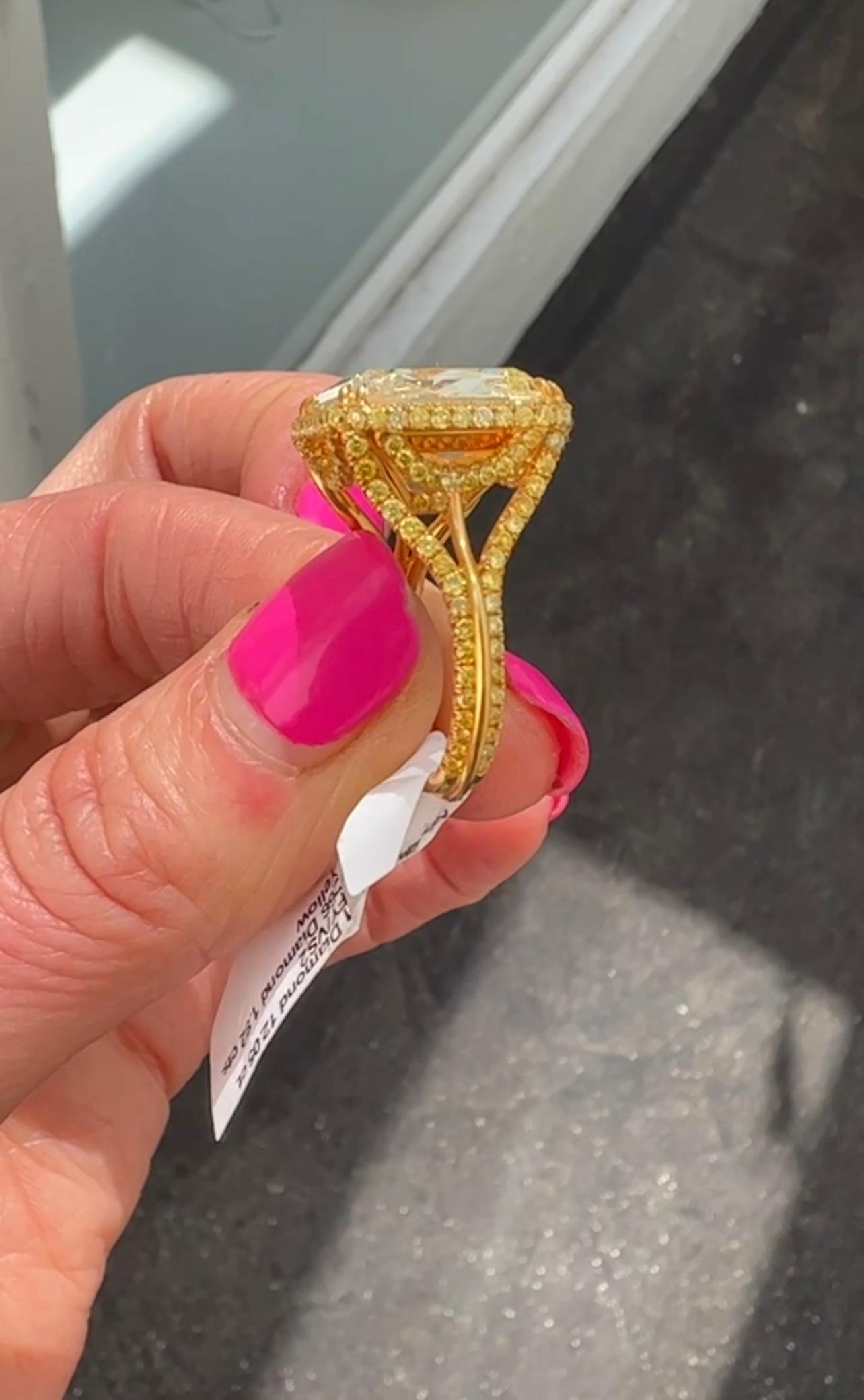 GIA-zertifizierter, 12,05-karätiger Fancy Gelber VVS2 Diamantring (Radiantschliff)
