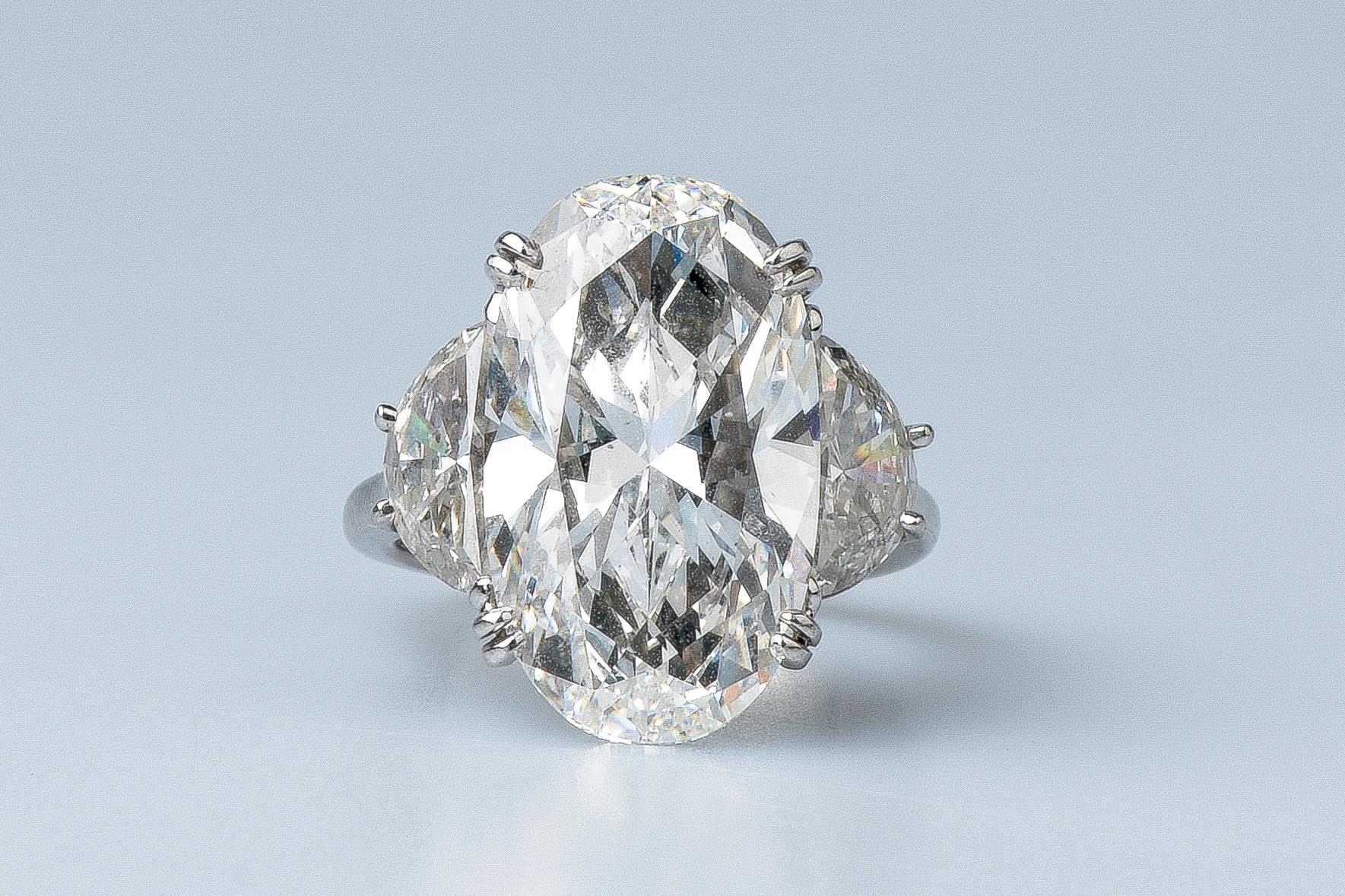 Diamant de taille ovale certifié GIA de 12,09 carats Excellent état - En vente à Monte-Carlo, MC