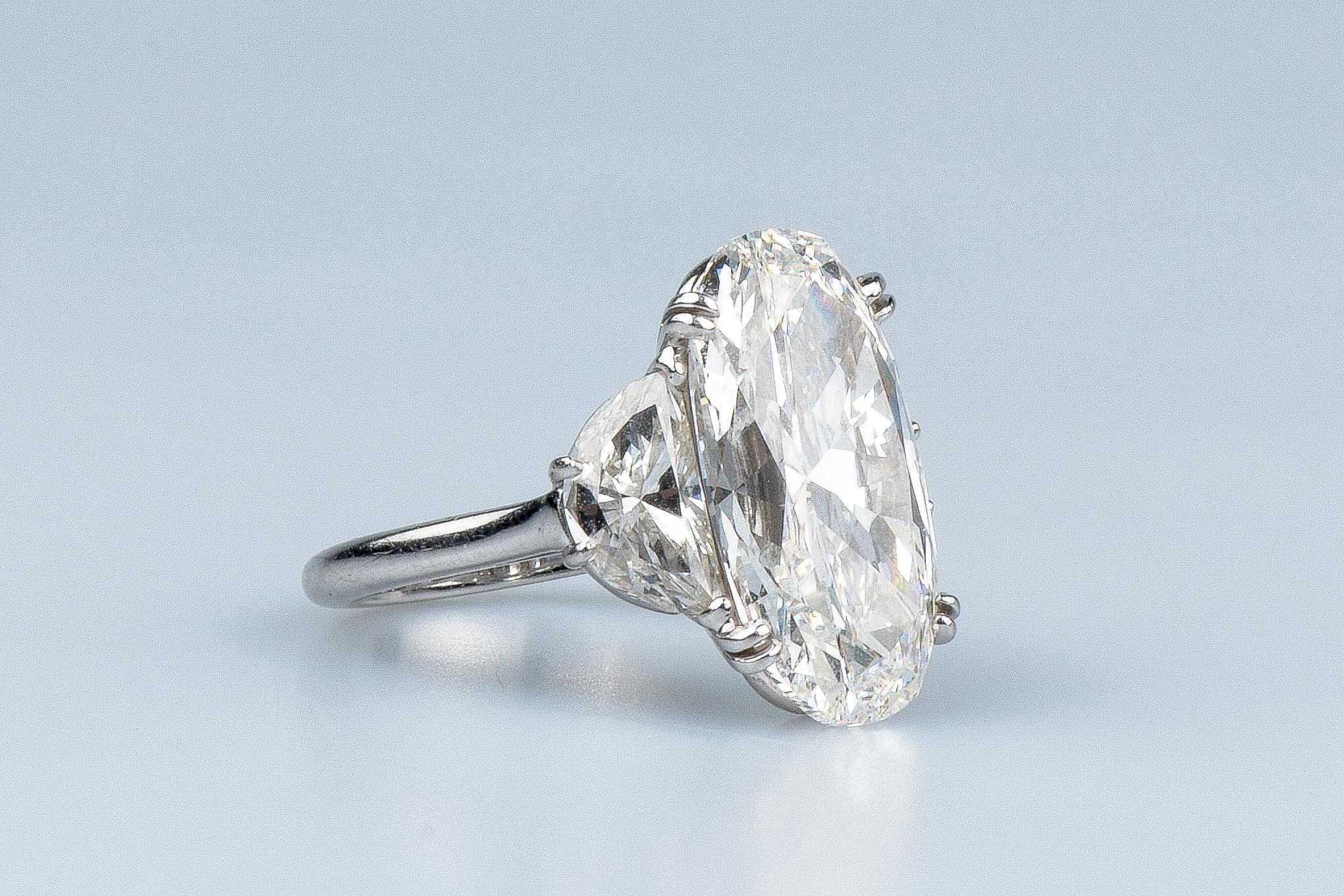 Diamant de taille ovale certifié GIA de 12,09 carats en vente 1