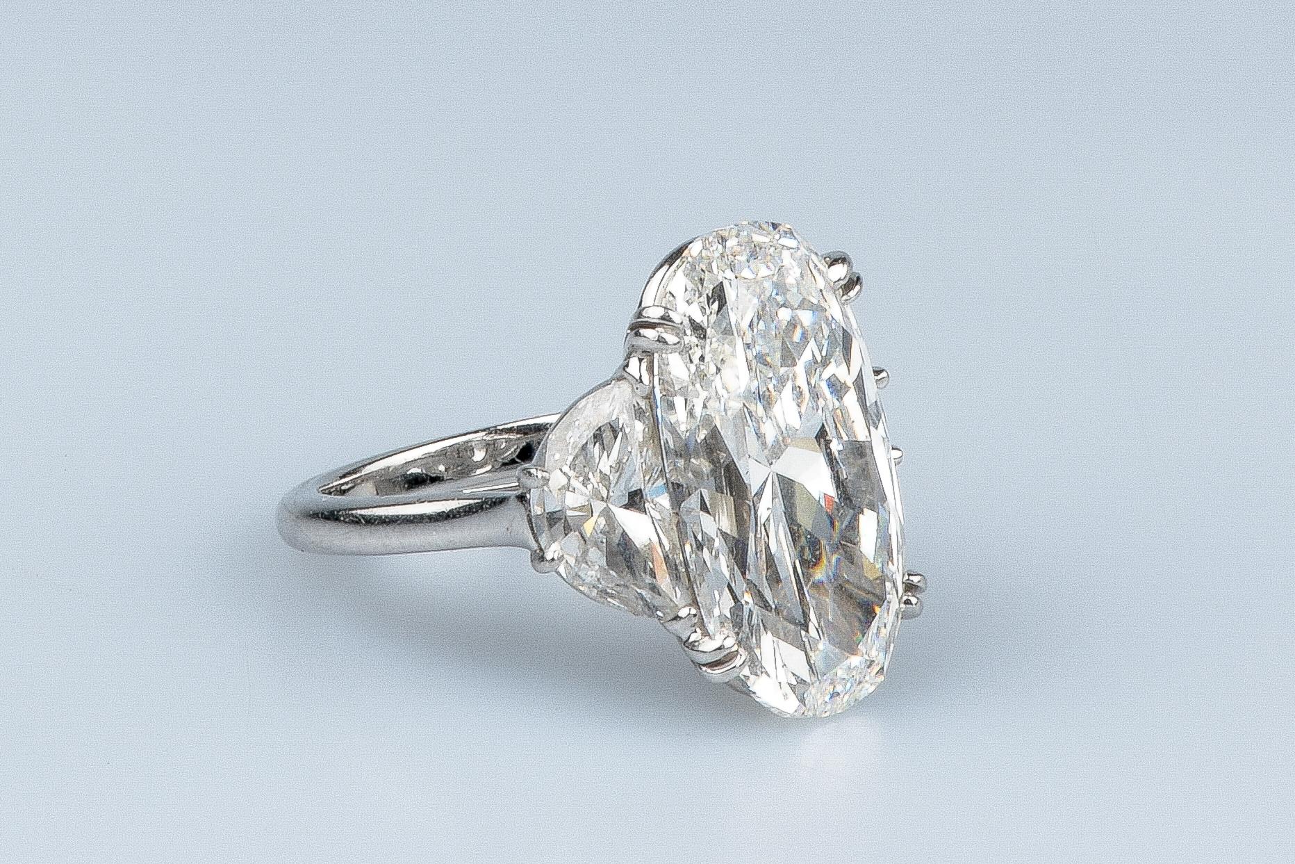 GIA certified 12.09 carat oval cut diamond In Excellent Condition For Sale In Monte-Carlo, MC