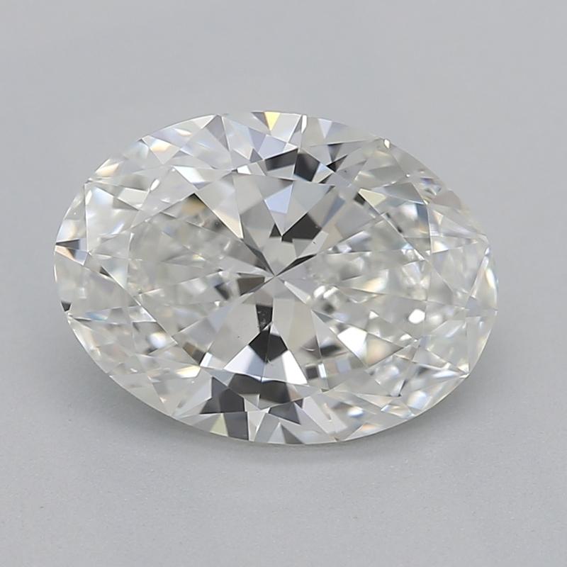 Fabriquée à la main à New York, cette captivante bague en diamant met en valeur une superbe pierre centrale ovale pesant 1,20, classée I et VS2, qui rayonne d'un éclat et d'un feu exceptionnels. Le design se caractérise par un sertissage surélevé à