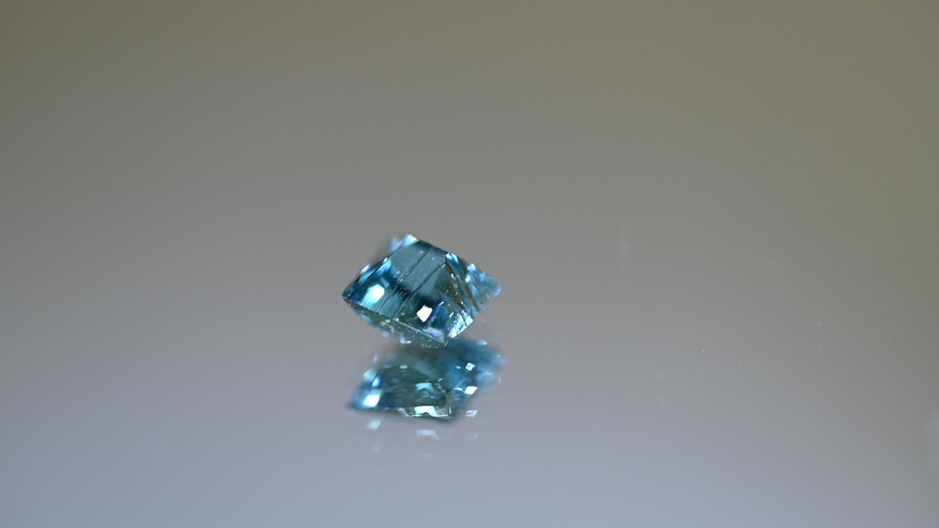Leher fantaisie/gardiste brésilienne tourmaline Paraiba bleue de 1,21 carat certifiée GIA en vente 4