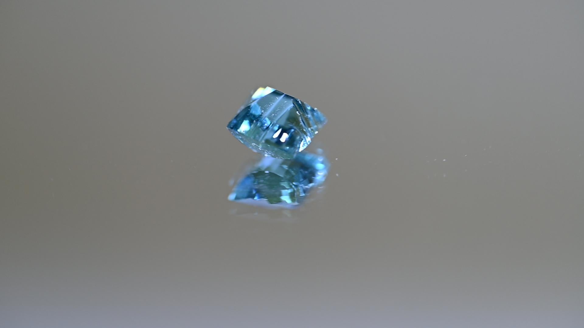 Leher fantaisie/gardiste brésilienne tourmaline Paraiba bleue de 1,21 carat certifiée GIA en vente 5