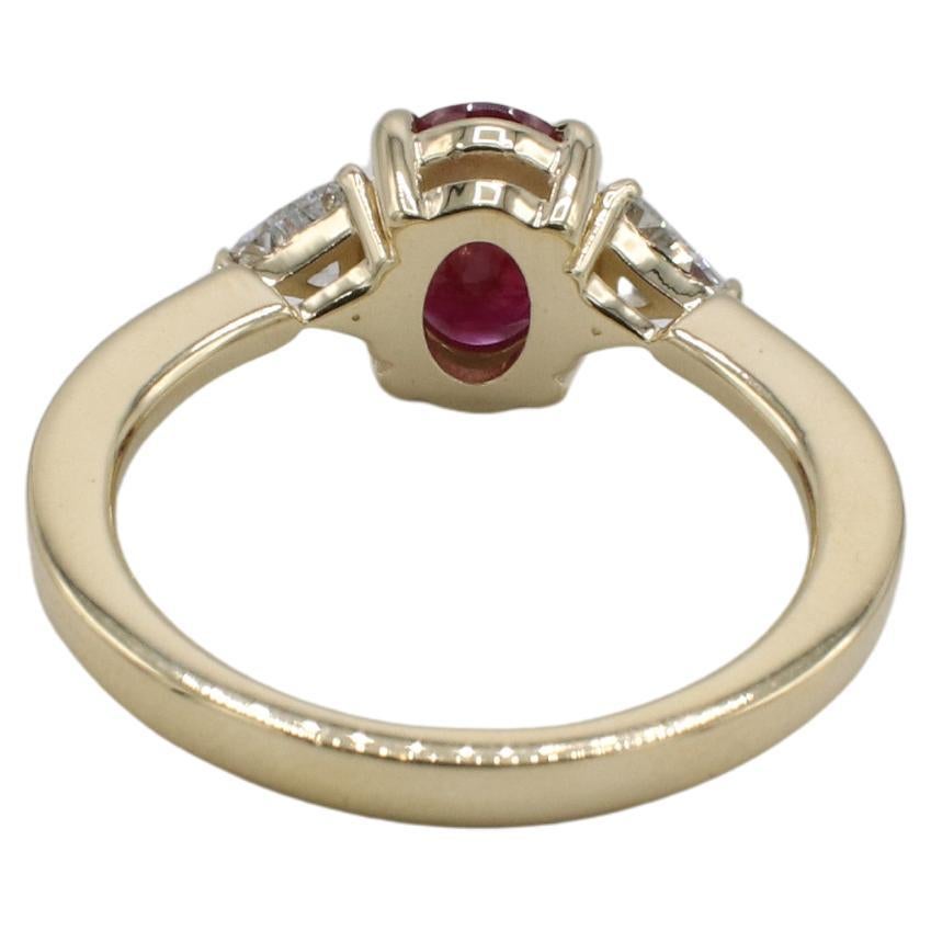 GIA-zertifiziert 1,21 Karat natürlichen Burma Red Ruby & Diamant Drei Stein Ring (Moderne) im Angebot
