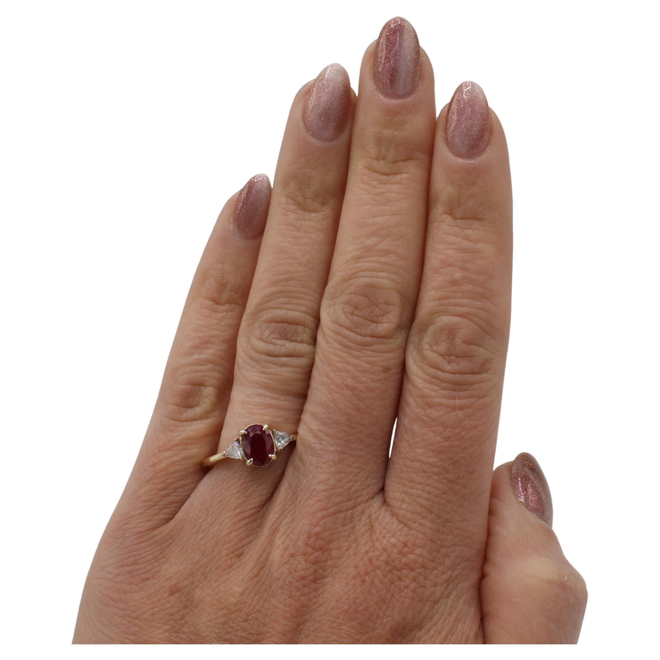 GIA-zertifiziert 1,21 Karat natürlichen Burma Red Ruby & Diamant Drei Stein Ring (Ovalschliff) im Angebot