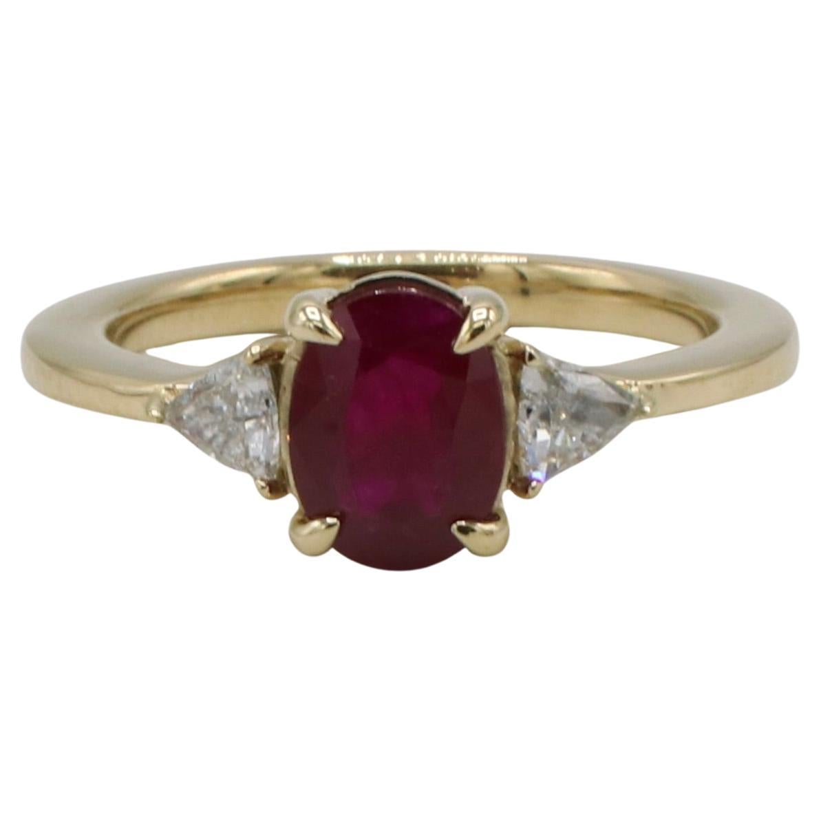GIA-zertifiziert 1,21 Karat natürlichen Burma Red Ruby & Diamant Drei Stein Ring im Angebot