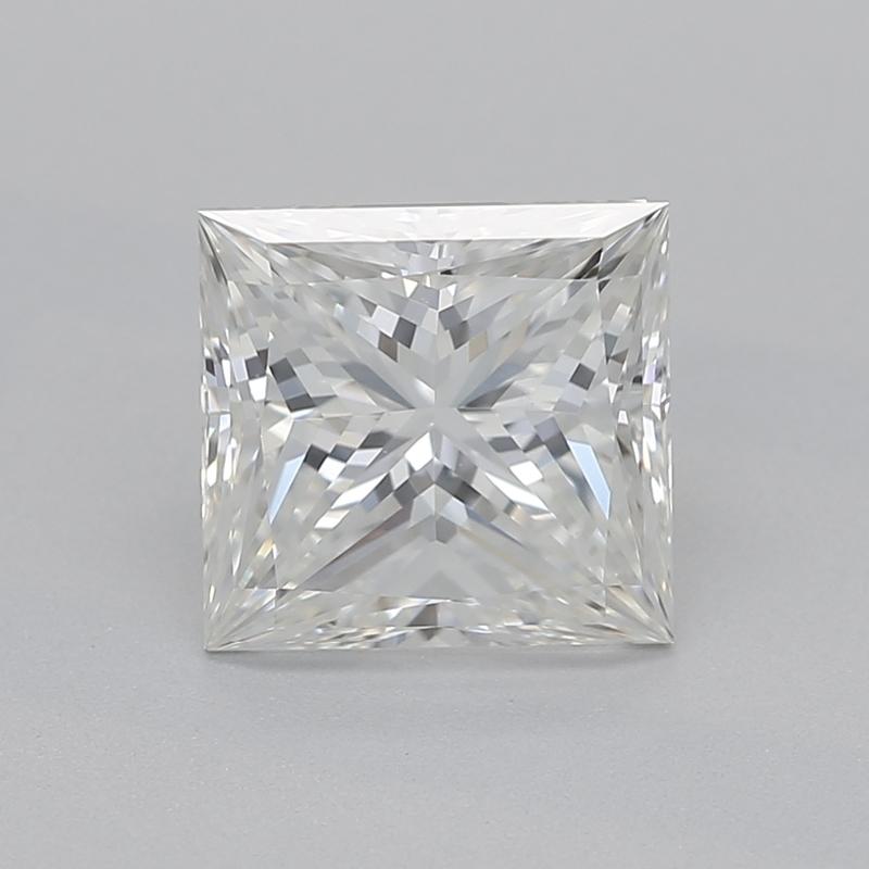 Découvrez l'attrait de cette superbe bague en diamant, ornée d'un magnifique diamant princesse pesant 1,21, classé H et VS1. Le design contemporain est ponctué d'une monture panier à quatre branches qui sécurise le diamant tout en permettant à son