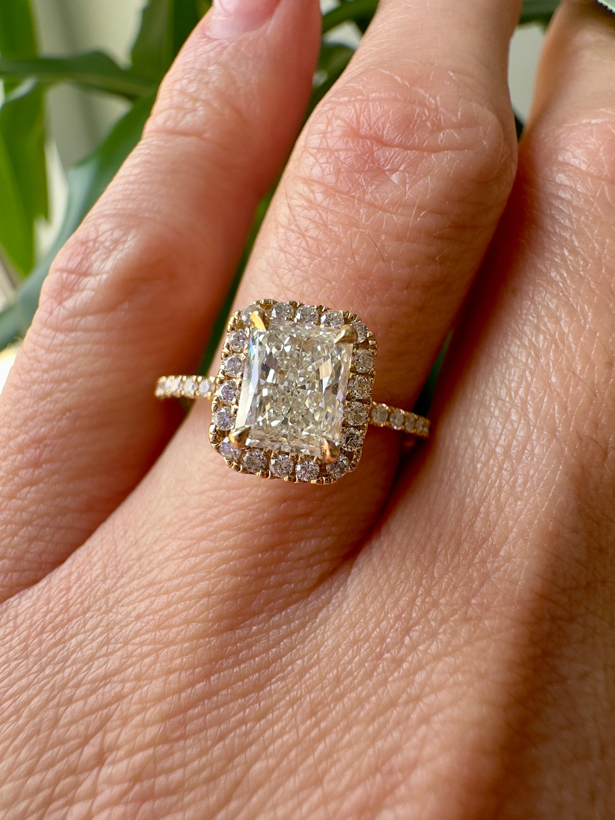 Donna Anello di fidanzamento in oro giallo 18k con diamante taglio radiante da 1,21 carati certificato GIA in vendita