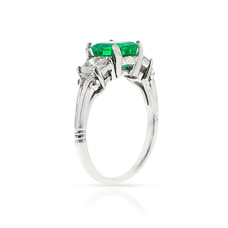 GIA Certified 1.21 ct. Octagonal Step-Cut Colombian Emerald Ring with Diamonds In Excellent Condition For Sale In New York, NY
