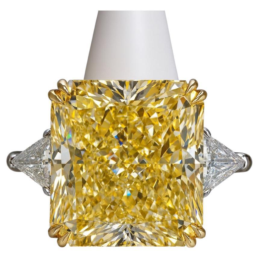 Diamante giallo intenso di fantasia certificato GIA da 12,11 carati in platino e 18 carati in vendita