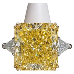 Diamante giallo intenso di fantasia certificato GIA da 12,11 carati in platino e 18 carati