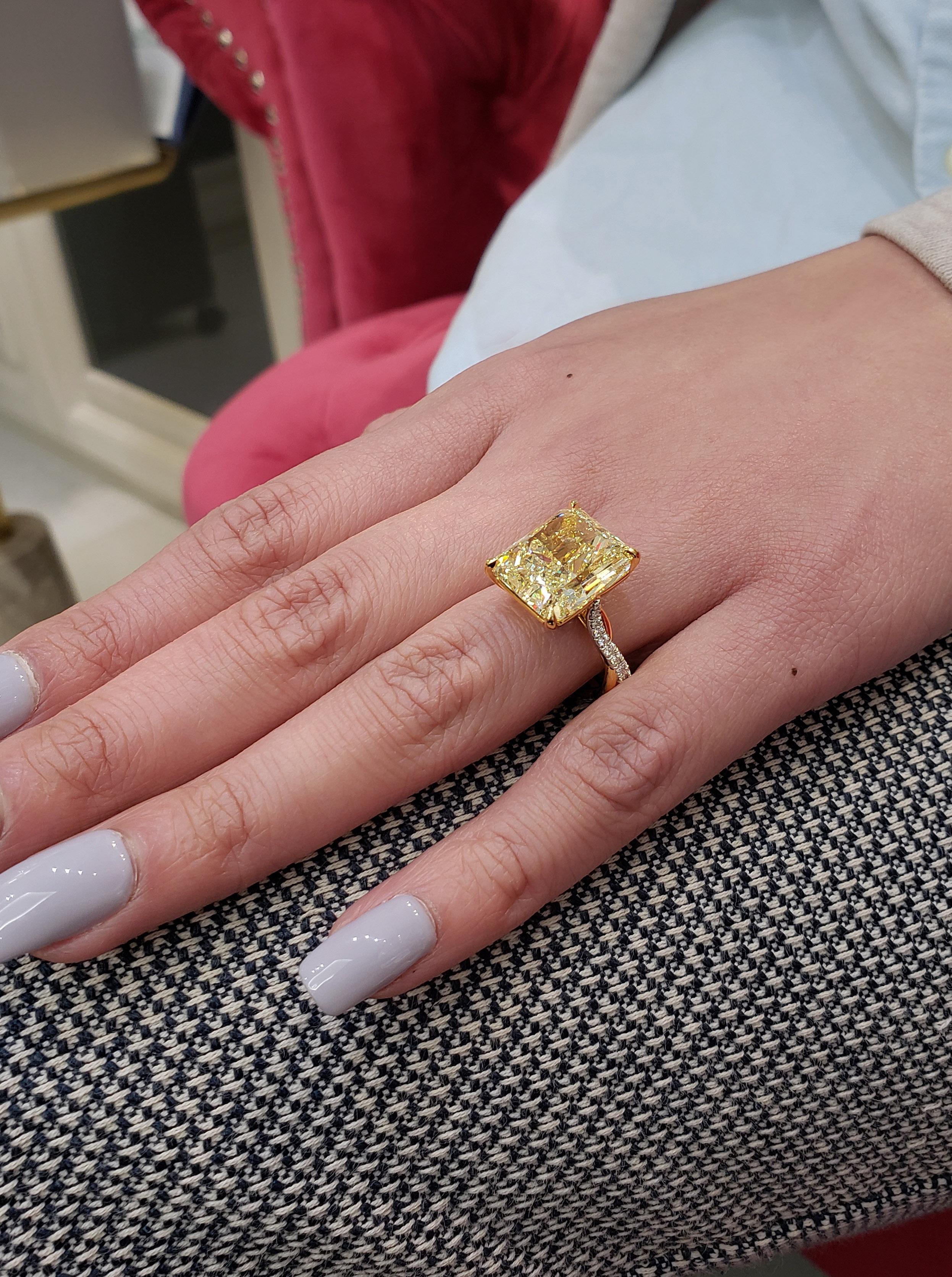 Verlobungsring mit GIA-zertifiziertem 12,16 Karat gelbem, gedrehtem Diamant Damen im Angebot