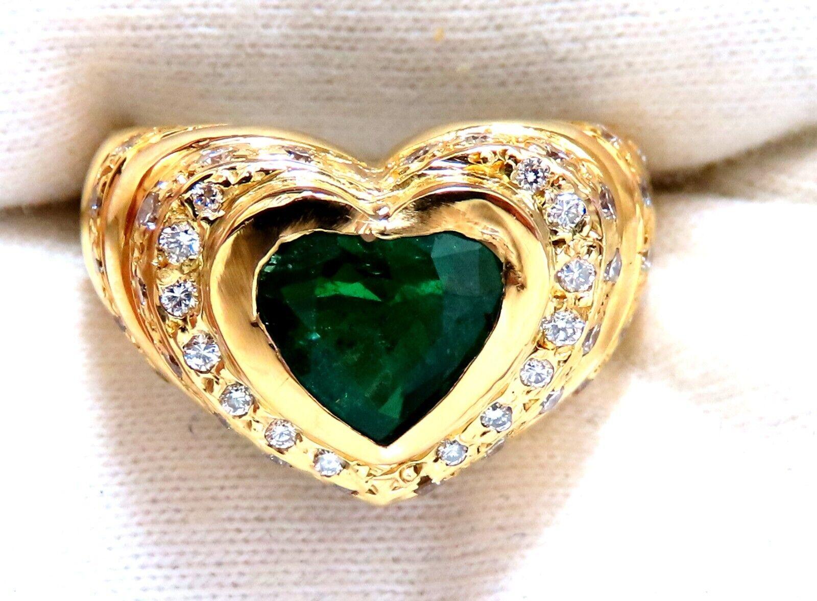 GIA Certified 1.21ct natural green emerald diamonds ring 18kt Heart Love In New Condition For Sale In New York, NY