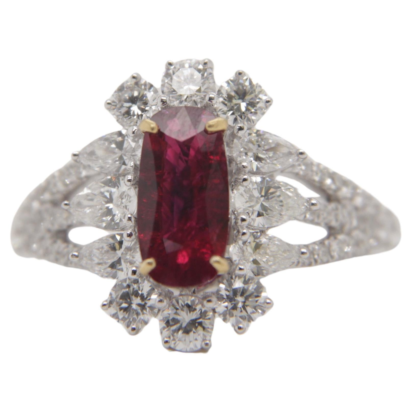 GIA Certified 1.22 Carat Burmese Ruby No Heat Pigeon Blood Ring in 18k Gold (Bague en sang de pigeon certifiée GIA de 1,22 carat en or 18k)