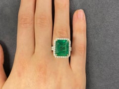 Anillo de cóctel de diamantes y esmeralda africana de 12,25 quilates certificado por el GIA