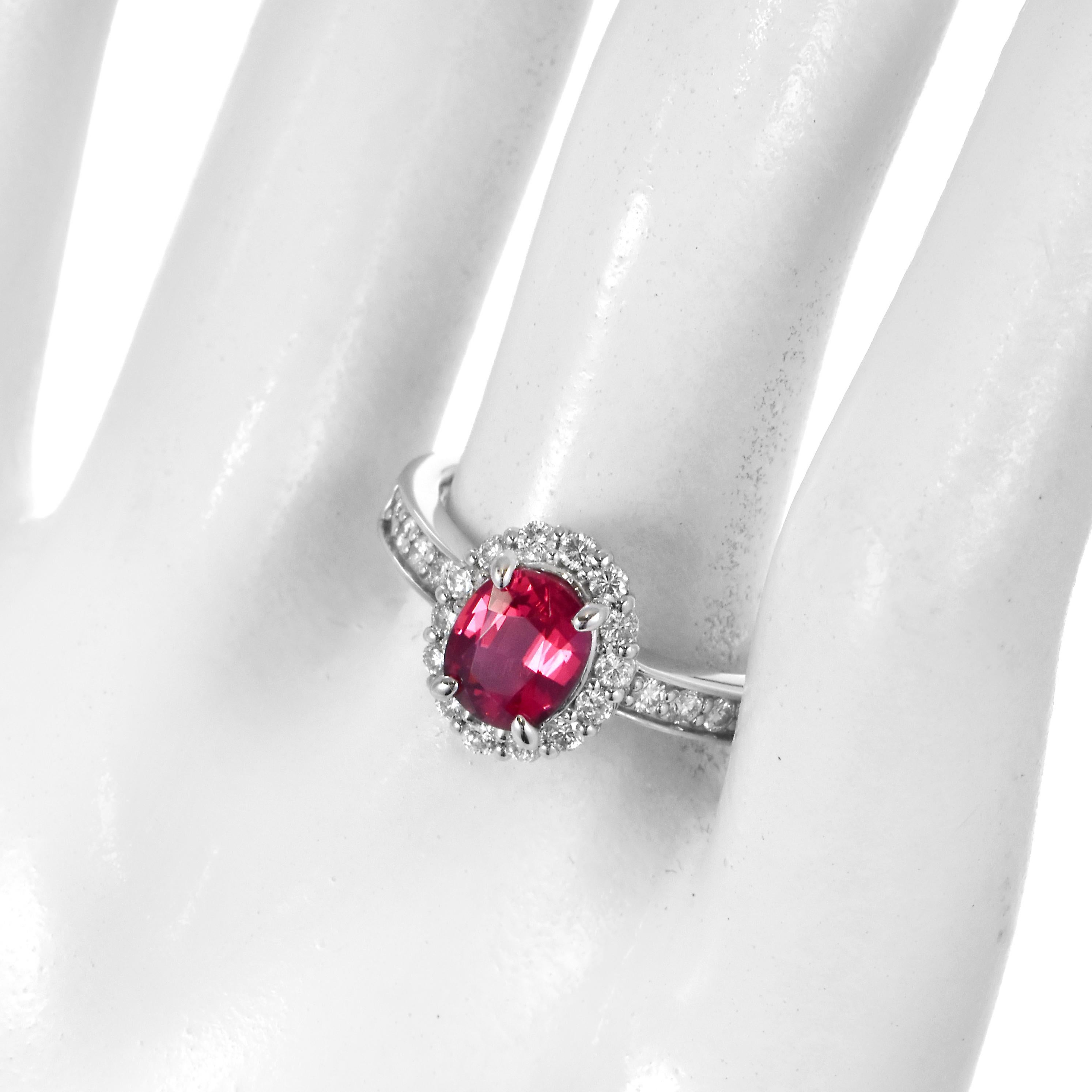Moderne Bague en platine certifiée GIA de 1.229 carat de spinelles rouges naturelles et de diamants en vente