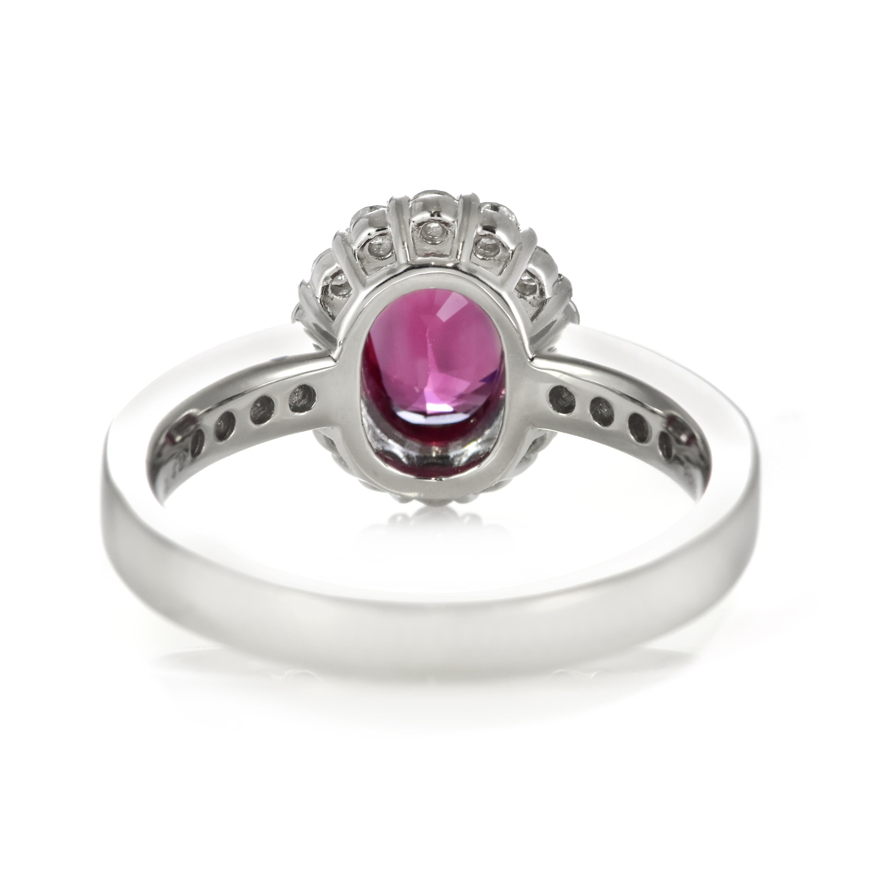 Taille ovale Bague en platine certifiée GIA de 1.229 carat de spinelles rouges naturelles et de diamants en vente
