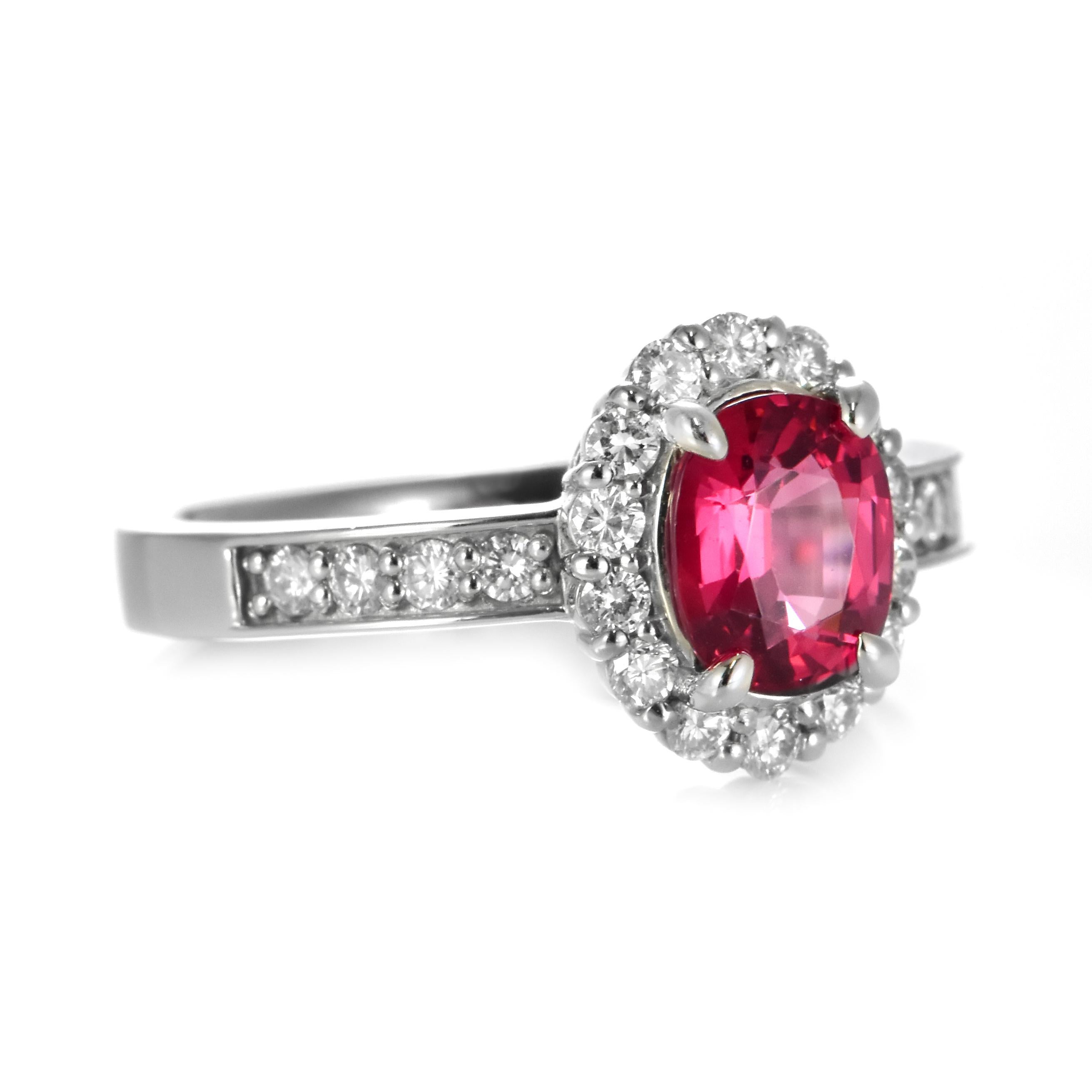 Bague en platine certifiée GIA de 1.229 carat de spinelles rouges naturelles et de diamants Pour femmes en vente