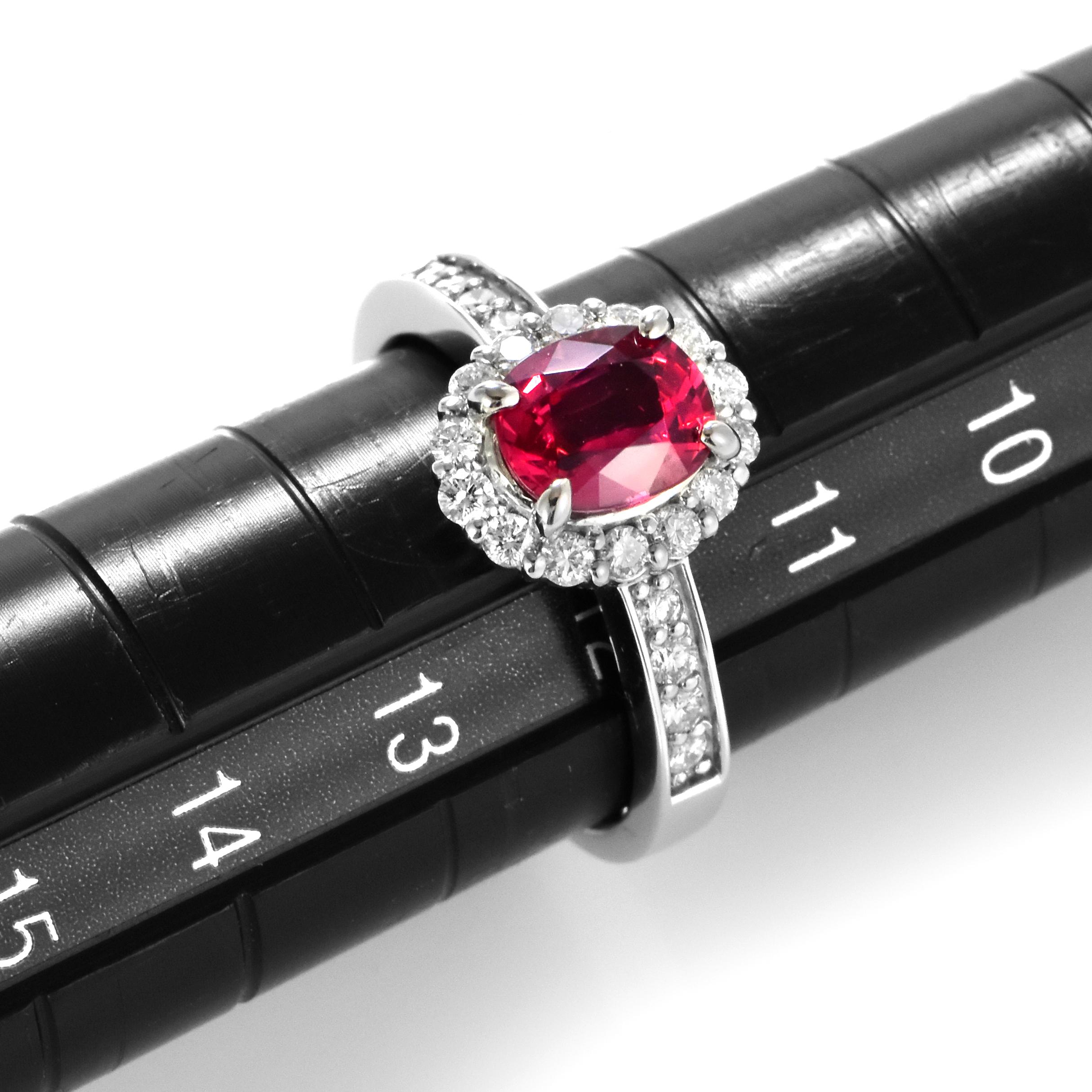 Bague en platine certifiée GIA de 1.229 carat de spinelles rouges naturelles et de diamants en vente 2