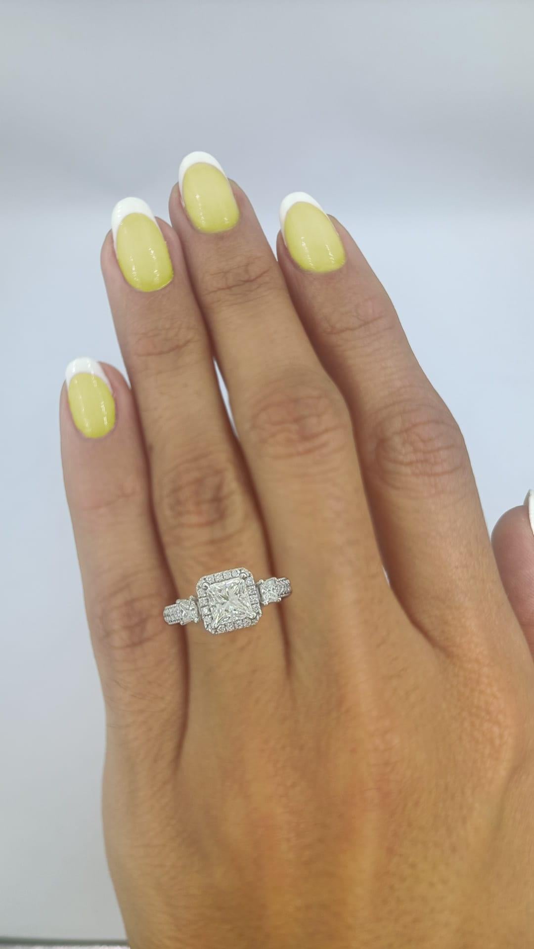 Bague solitaire en diamant taille princesse de 1,23 carat certifie GIA Neuf - En vente à Rome, IT