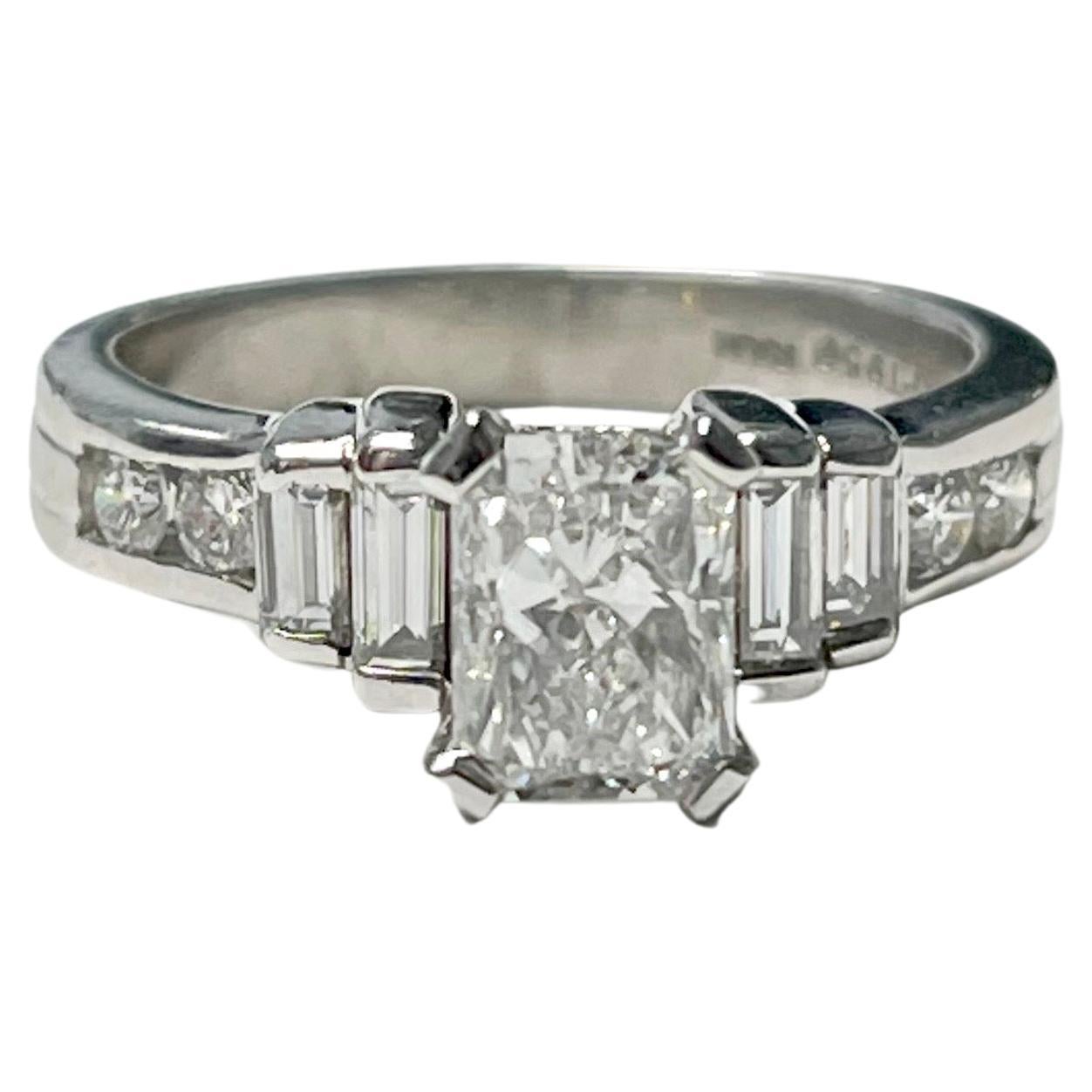 Bague de fiançailles en platine avec diamant taille radiant de 1,23 carat certifié GIA