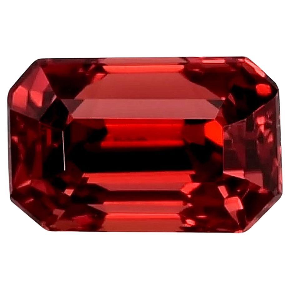 Spinelle rouge birmane naturelle non chauffée de 1.23 carat certifiée par le GIA 