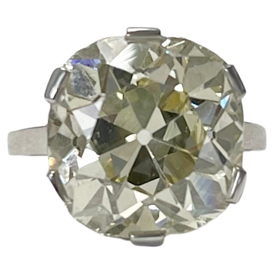 Une beauté inégalée ! 
Bague de fiançailles en platine avec un diamant coussin taille brillant de 12,32 carats certifié par le GIA et provenant d'une ancienne mine. 
Les détails sont les suivants : 
Old Mine Cushion Brilliant Poids du diamant :