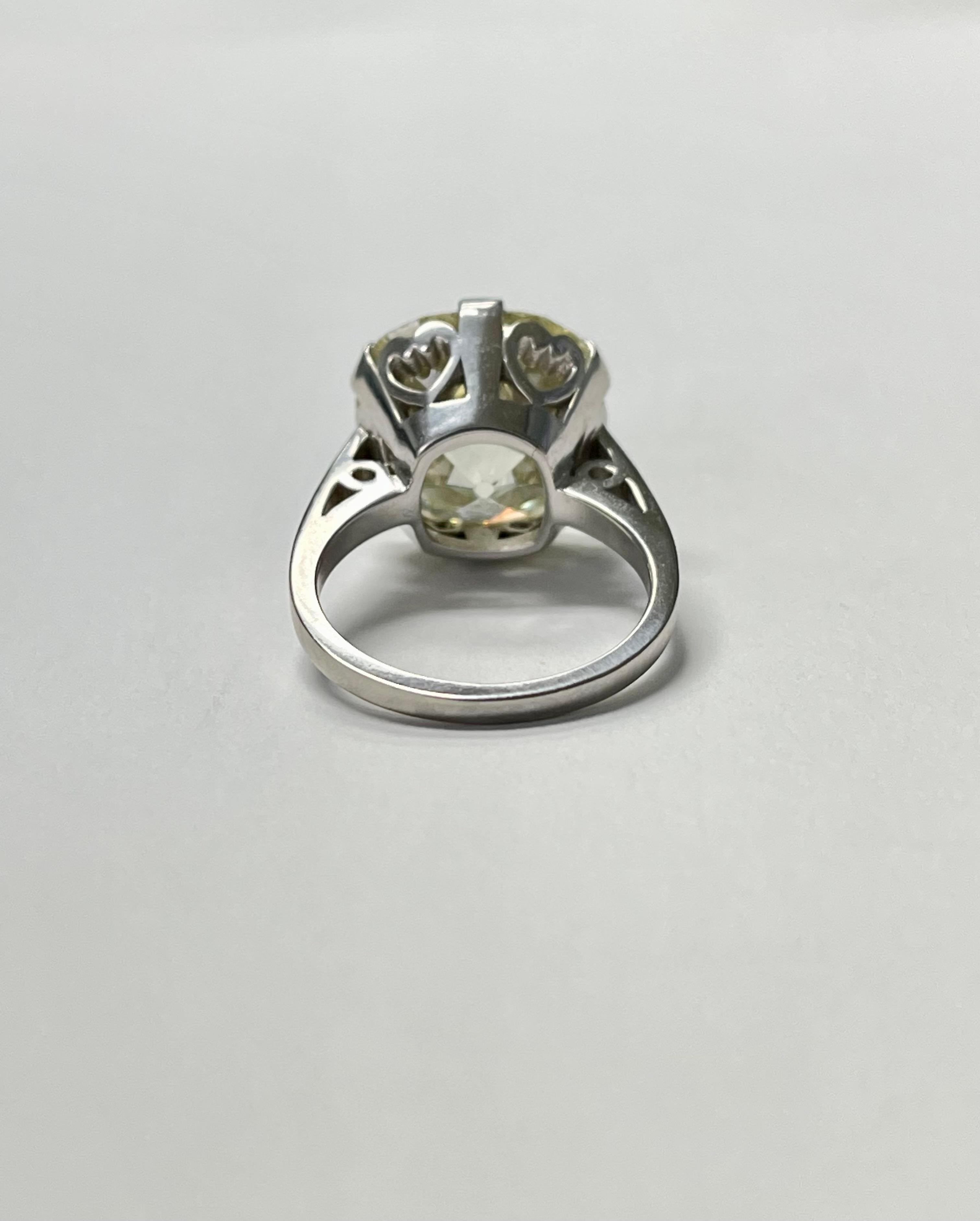 Bague de fiançailles en platine avec diamant coussin de 12,32 carats certifié par le GIA.  en vente 1