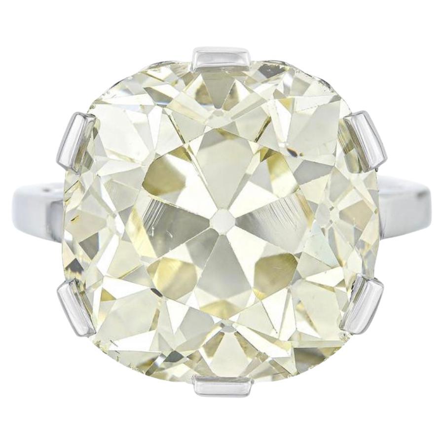 Bague de fiançailles en platine avec diamant coussin de 12,32 carats certifié par le GIA.  en vente