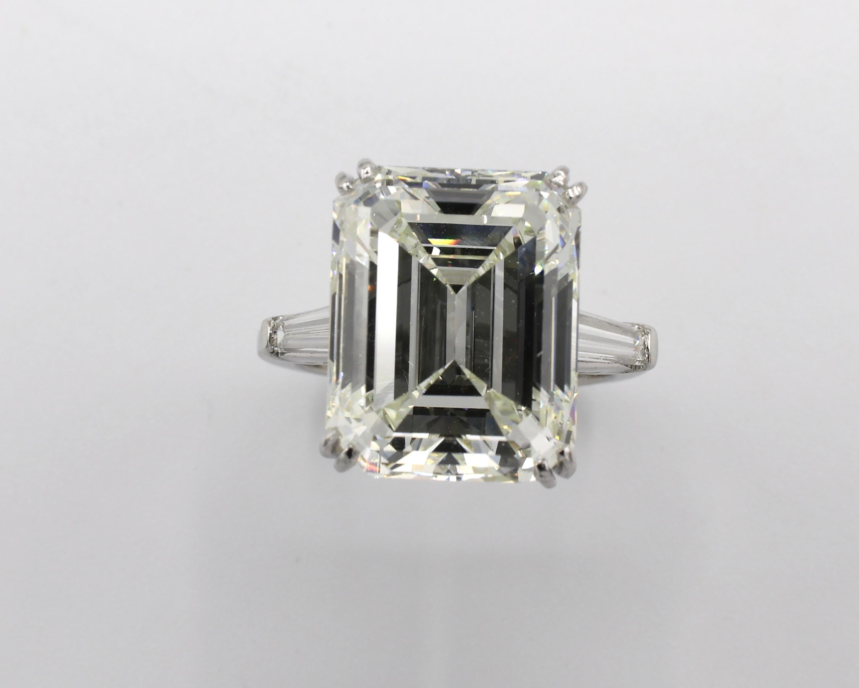 GIA Certified 12.33 Carat Emerald Cut Diamond Engagement Ring Platinum Size 6

GIA Report Number: 5202294707 (please note original report pictured for details)
Shape: Emerald Cut
Carat Weight:  12.33
Color: L
Clarity: VS1

Metal: Platinum, marked