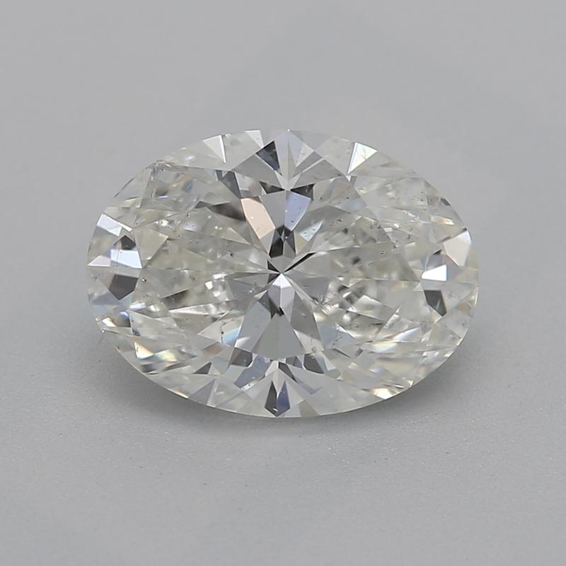 Realizzato a mano a New York, questo splendido anello di diamanti è un vero capolavoro, con un magnifico diamante centrale di taglio ovale, del peso di 1,24 , che emana un'eccezionale brillantezza in I e SI2. L'anello è realizzato in lussuoso