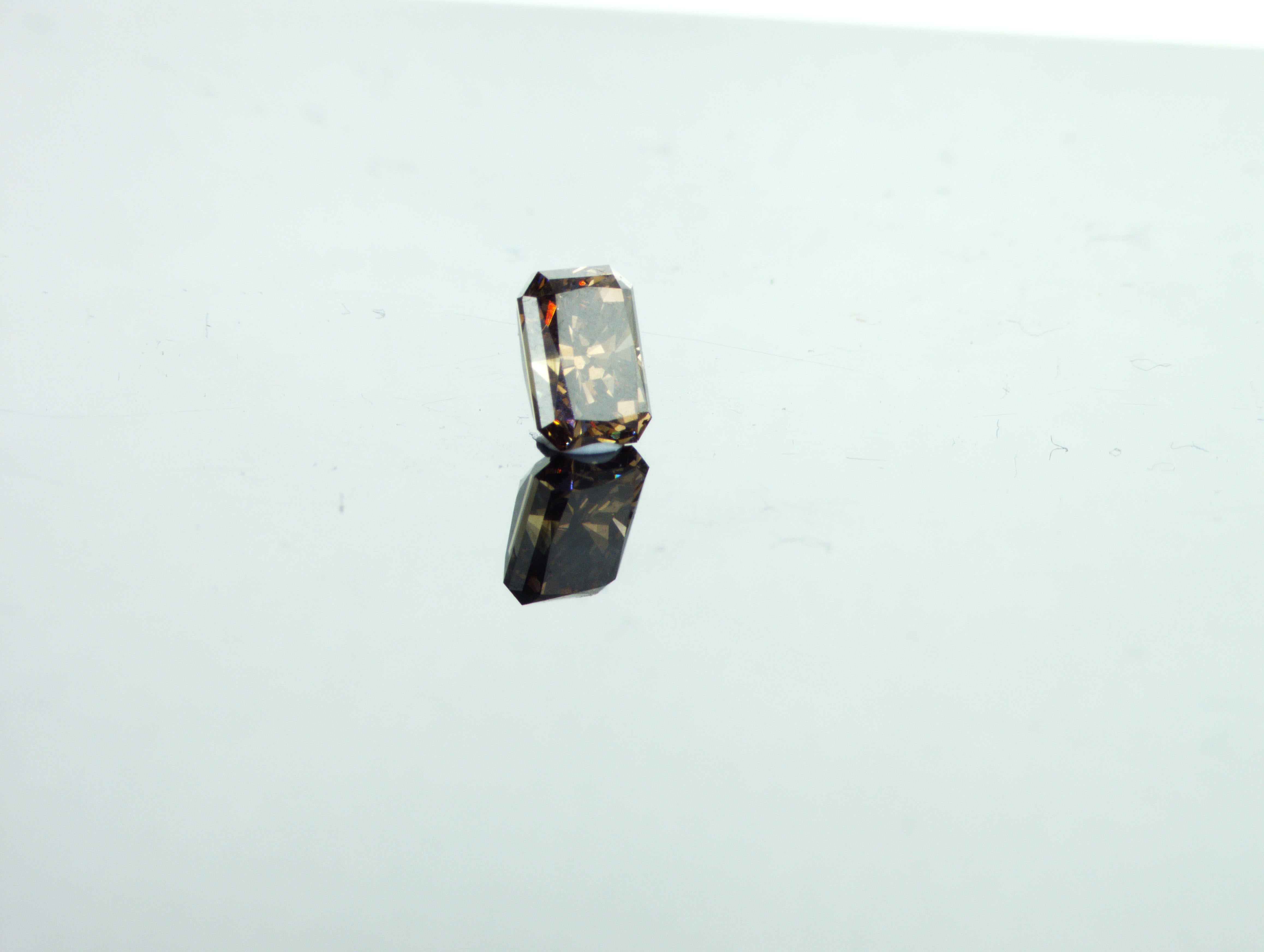 Moderne Diamant certifié GIA de 1,24 carat à taille rectangulaire, de couleur naturelle brun foncé orangé en vente