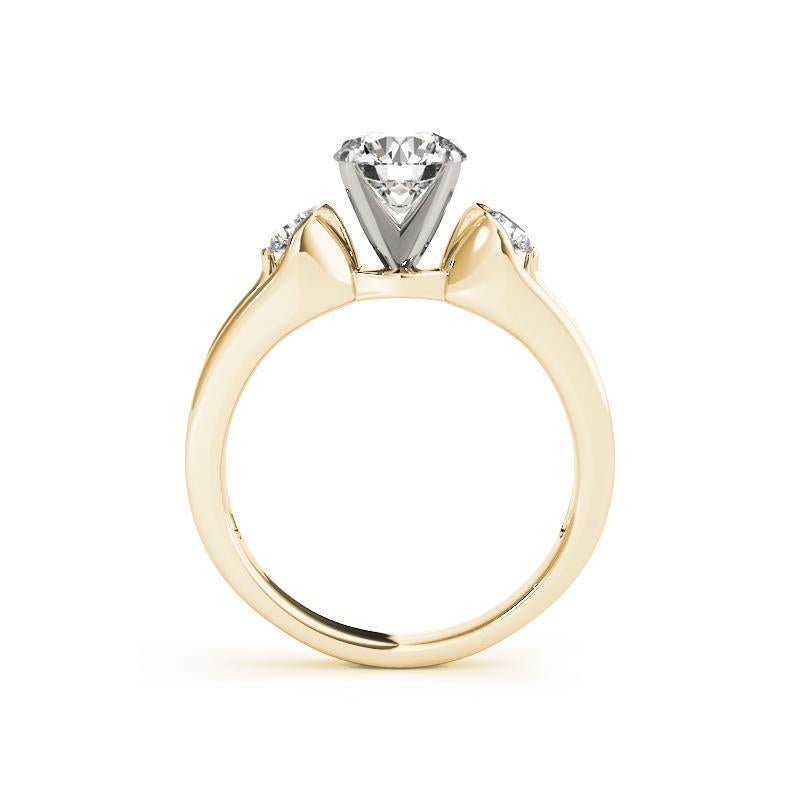 Anello con diamante a tre pietre in oro giallo con castone rotondo da 1,24 carati certificato GIA In condizioni Nuovo in vendita a New York, NY
