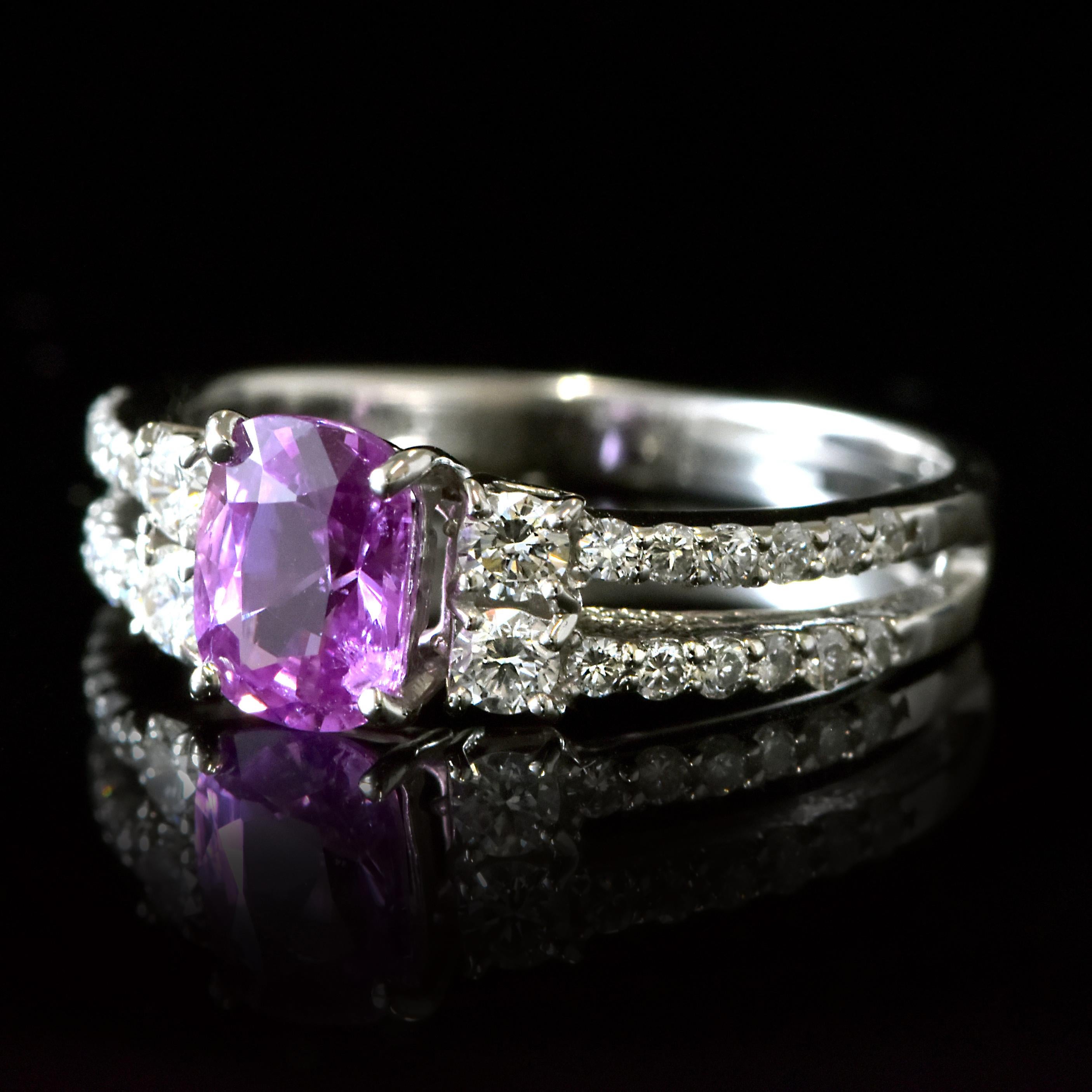 Anello con zaffiro rosa e diamante non riscaldato certificato GIA da 1,24 carati in platino in vendita 5