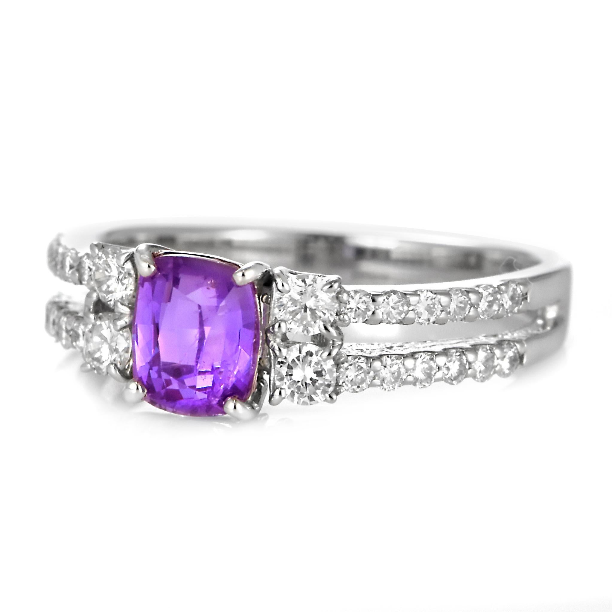 Donna Anello con zaffiro rosa e diamante non riscaldato certificato GIA da 1,24 carati in platino in vendita