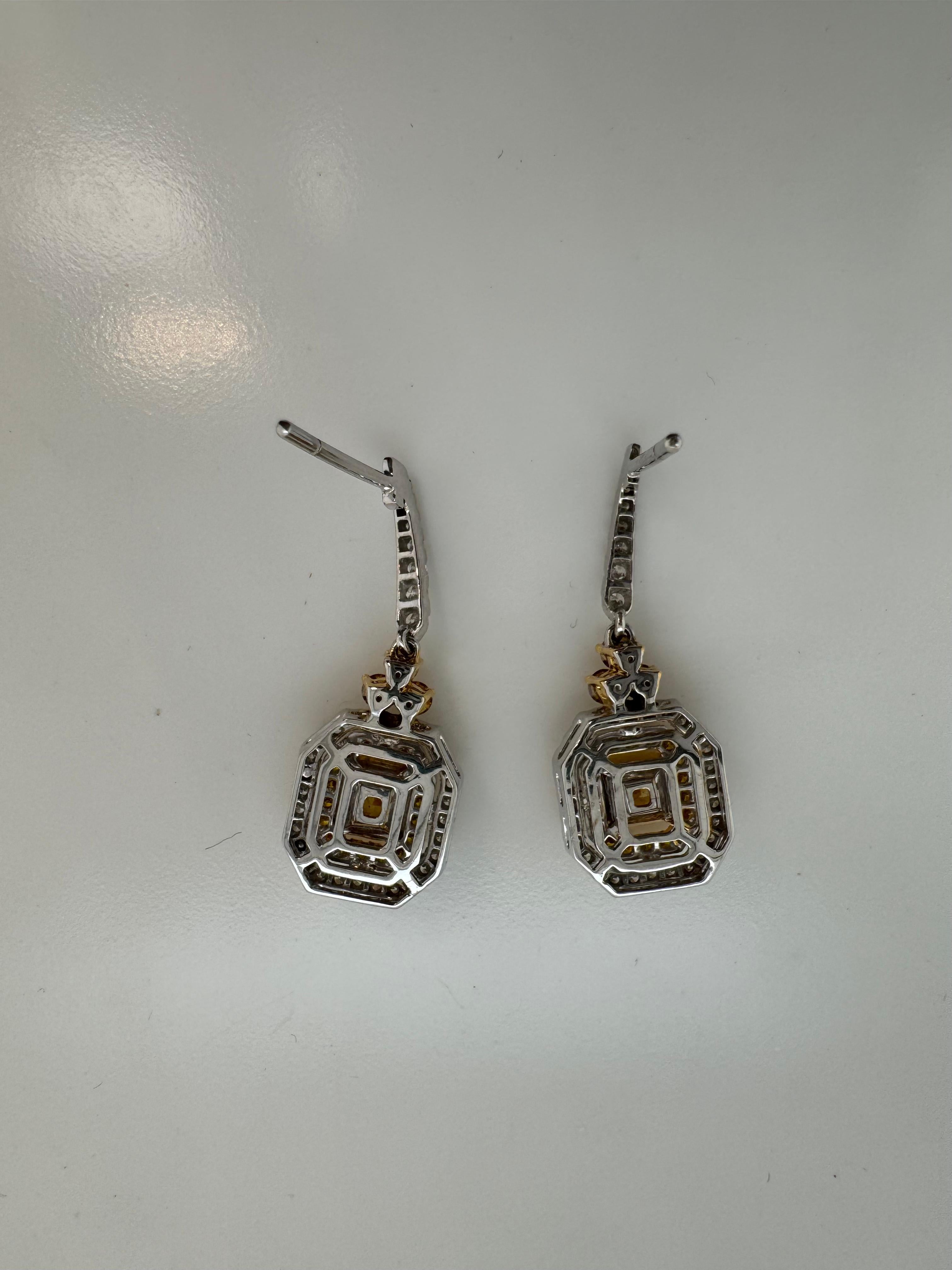 Certificato GIA 1,24 carati. Orecchini con diamante giallo intenso Fancy in oro bianco 18 carati In condizioni Nuovo in vendita a Bangkok, TH