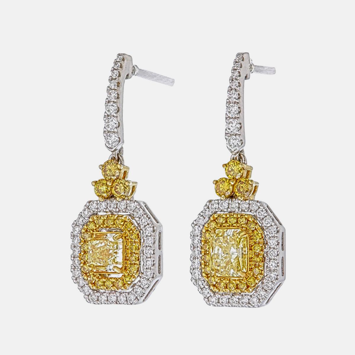 Certifié GIA (1,24 ct.) Boucles d'oreilles fantaisie en or blanc 18 carats avec diamant jaune intense en vente 3