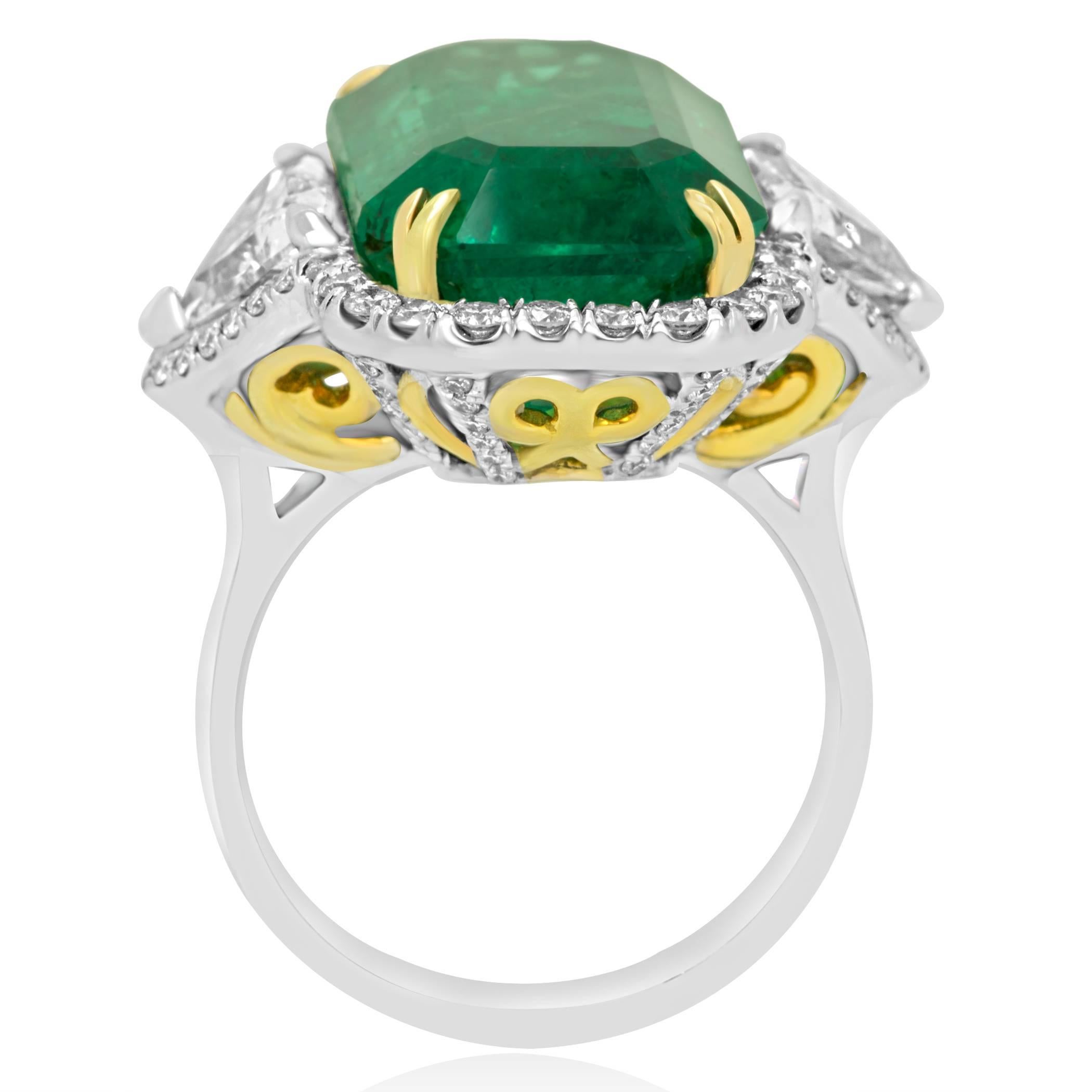 Contemporary GIA Certified 12.40Carat Emerald and Diamond Halo Three Stone Gold Cocktail Ring
