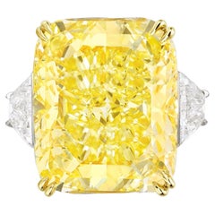 Platinring mit GIA-zertifiziertem 12.45 Karat gelbem Fancy-Diamant im Kissenschliff