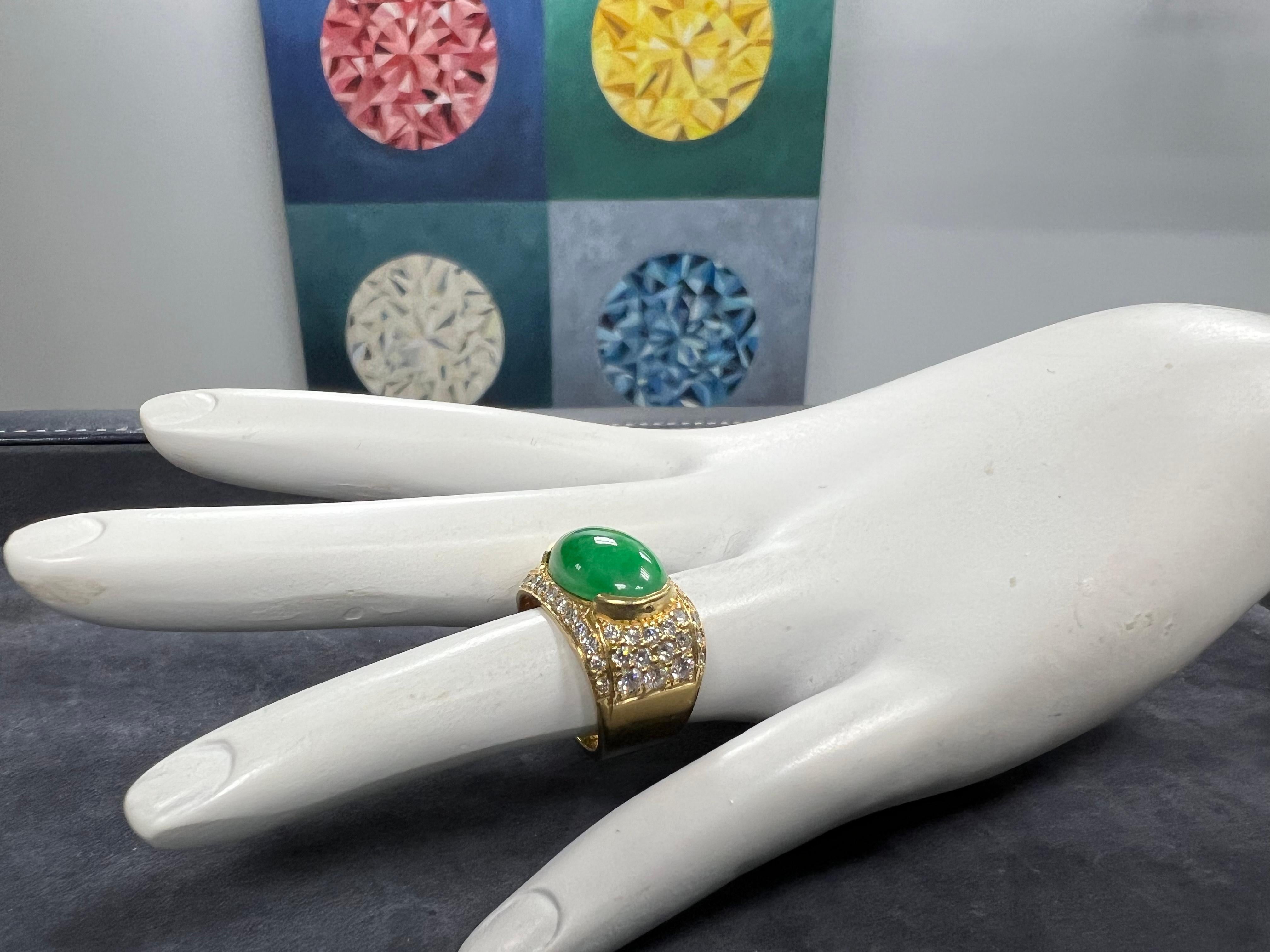 GIA-zertifizierter 12,51 Gramm natürlicher Jadeit A Jade & Diamant Goldring um 1950 Damen im Angebot
