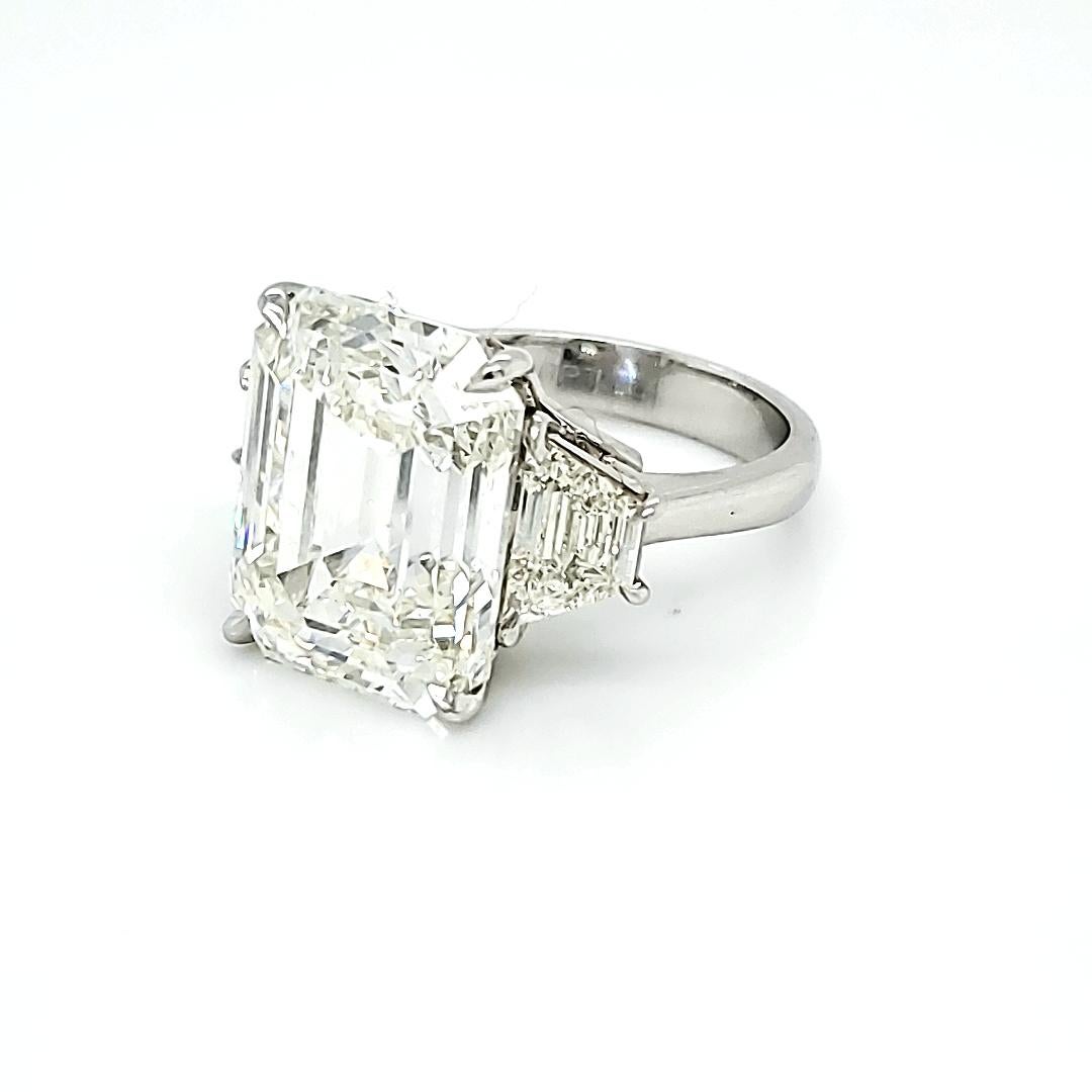 GIA Certified 12.58 Carat Emerald Cut Three-Stone Ring In New Condition In New York, NY