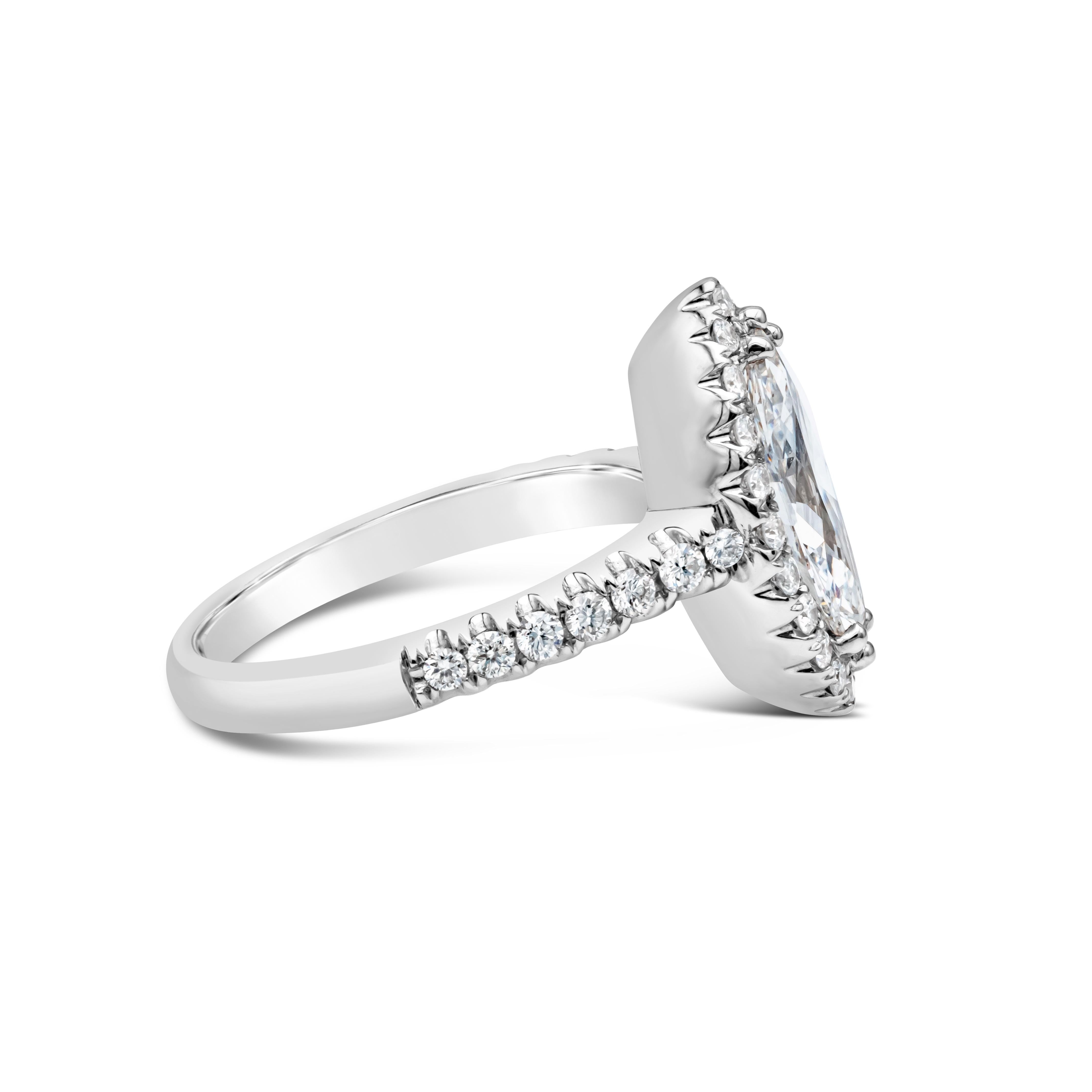 Verlobungsring mit GIA-zertifiziertem 1,26 Karat Diamant-Halo-Pavé im Marquise-Schliff (Moderne) im Angebot