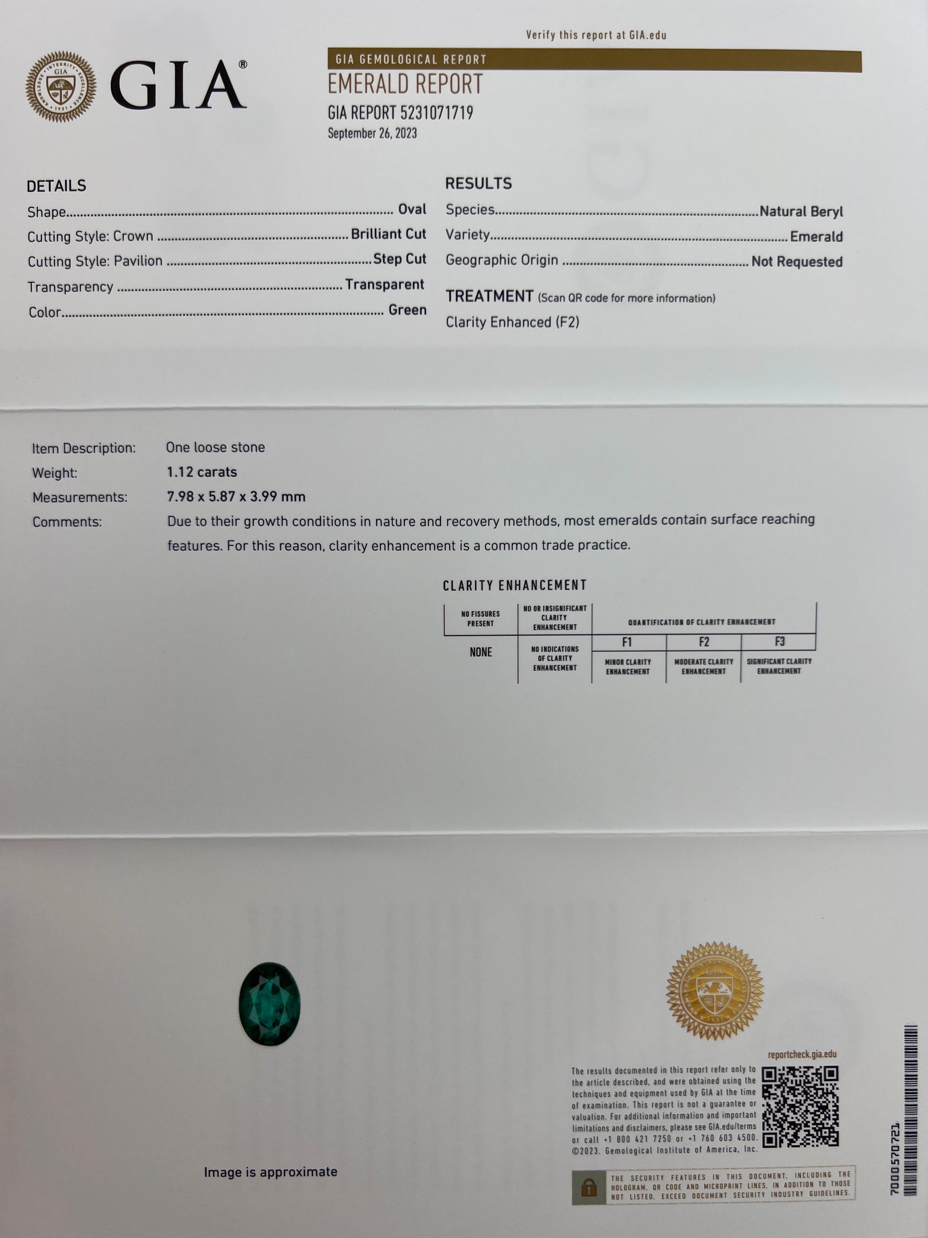 Taille ovale Pendentif halo en or 18 carats avec émeraude verte de taille ovale et diamants de 1,26 carat certifié GIA en vente