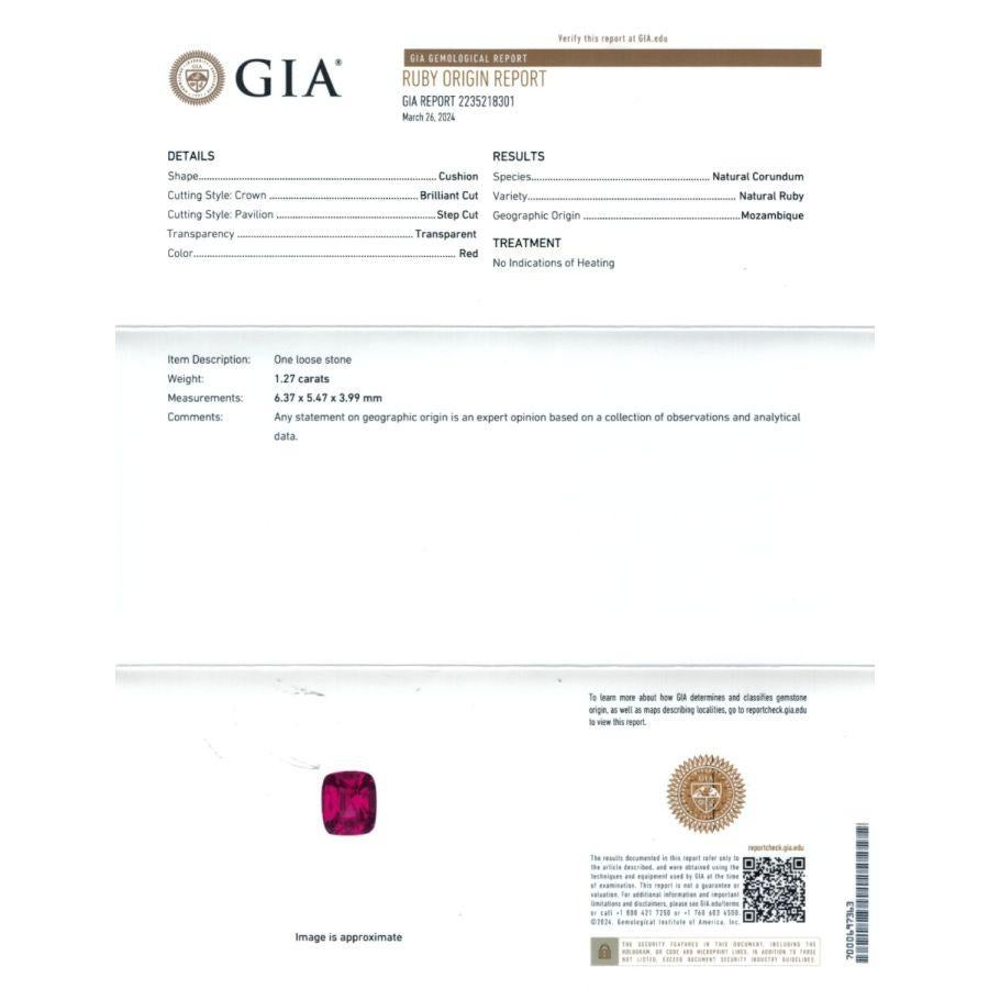 Wir präsentieren einen fesselnden natürlichen, ungehärteten Mosambik-Rubin mit einem Gewicht von 1,27 Karat, zertifiziert von GIA. Dieser kissenförmige Edelstein misst 6,37 x 5,47 x 3,99 mm und weist eine leuchtend rote Farbe auf. Mit seinem