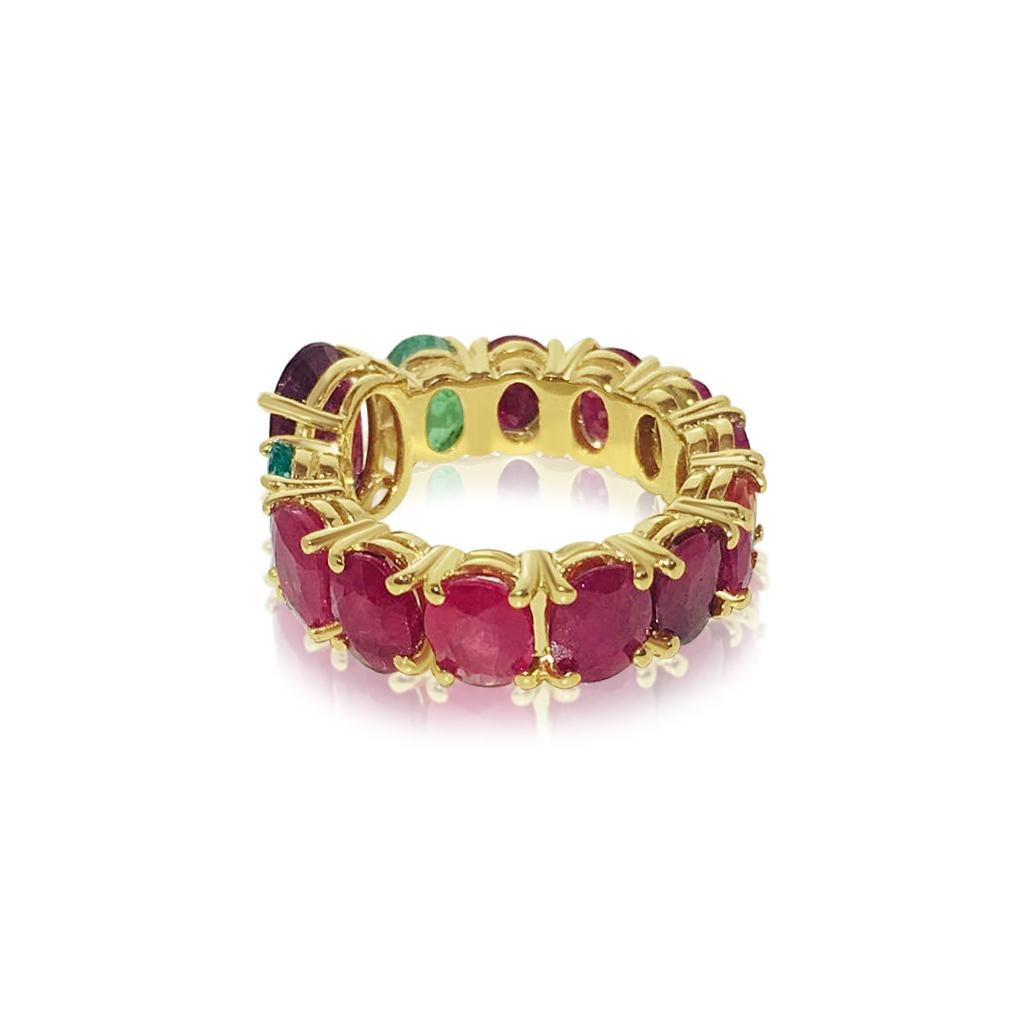 Contemporary GIA Certified 12.70 Carat Ruby and Emerald Cocktail Ring For Sale