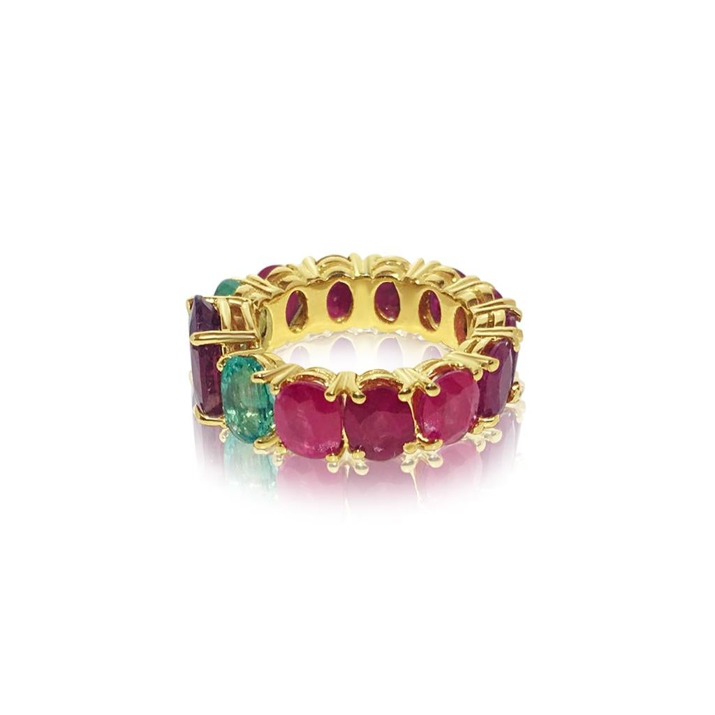 Oval Cut GIA Certified 12.70 Carat Ruby and Emerald Cocktail Ring For Sale