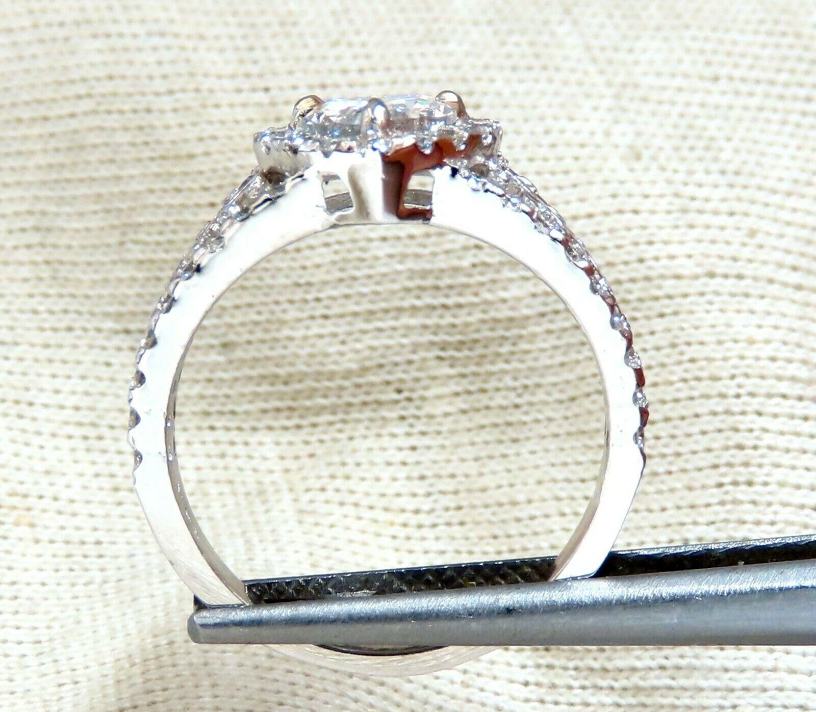 GIA-zertifizierter 1,37 Karat herzförmiger Diamant-Cluster-Ring 14 Karat für Damen oder Herren im Angebot
